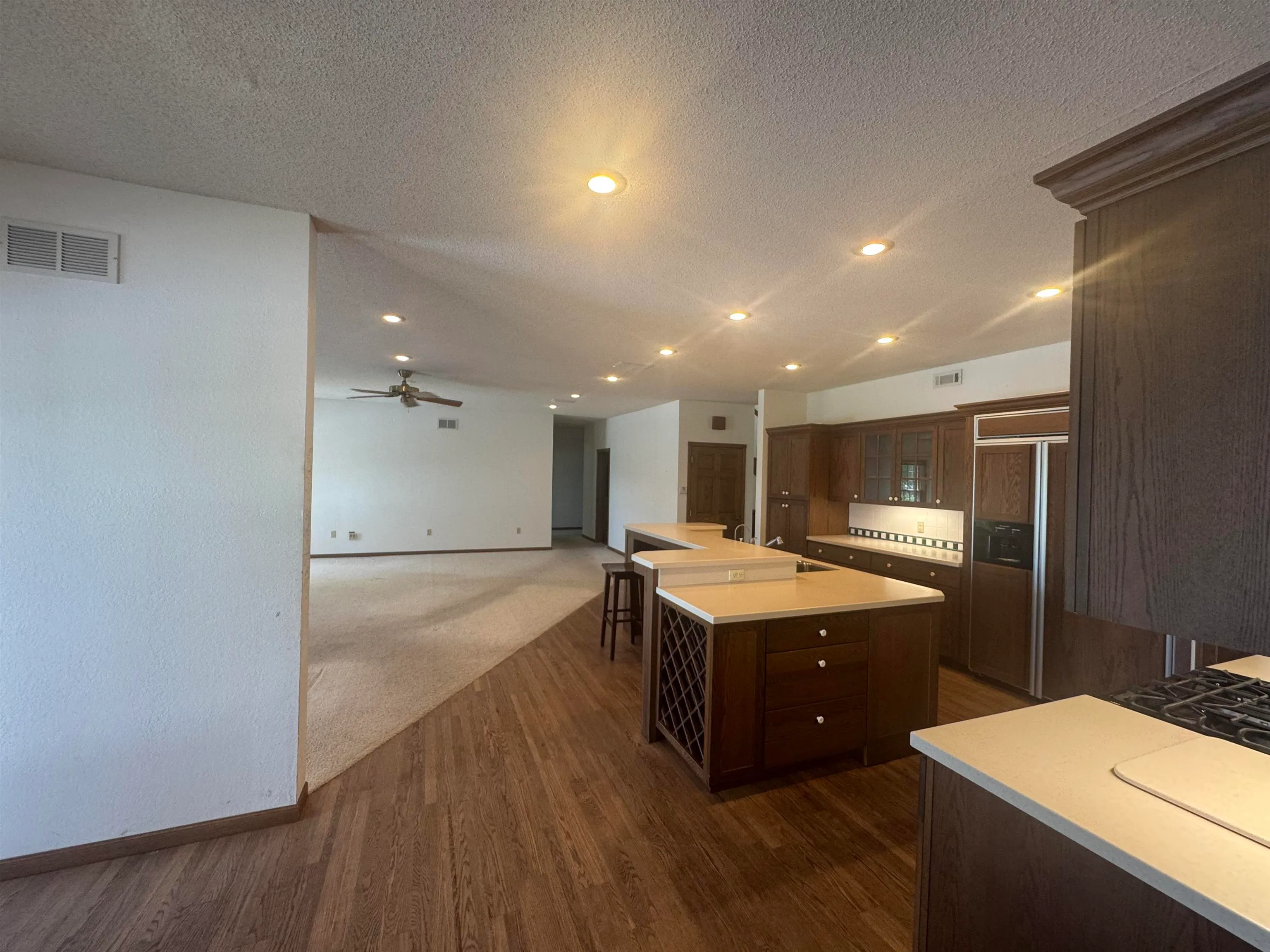 Winfield, Kansas 67156, United States, 3 Bedrooms Bedrooms, ,4 BathroomsBathrooms,Residential,Active,147147