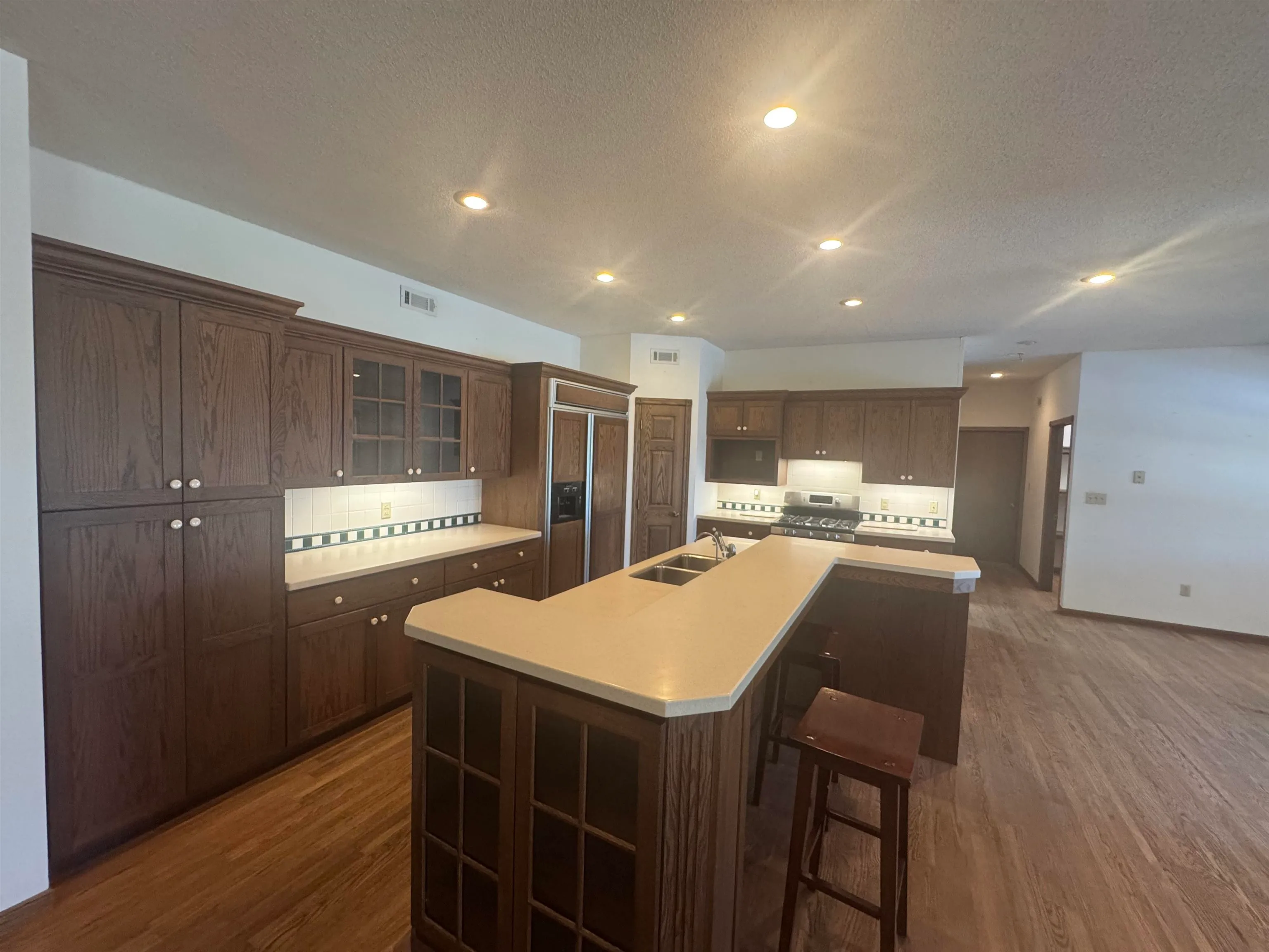 Winfield, Kansas 67156, United States, 3 Bedrooms Bedrooms, ,4 BathroomsBathrooms,Residential,Active,147147