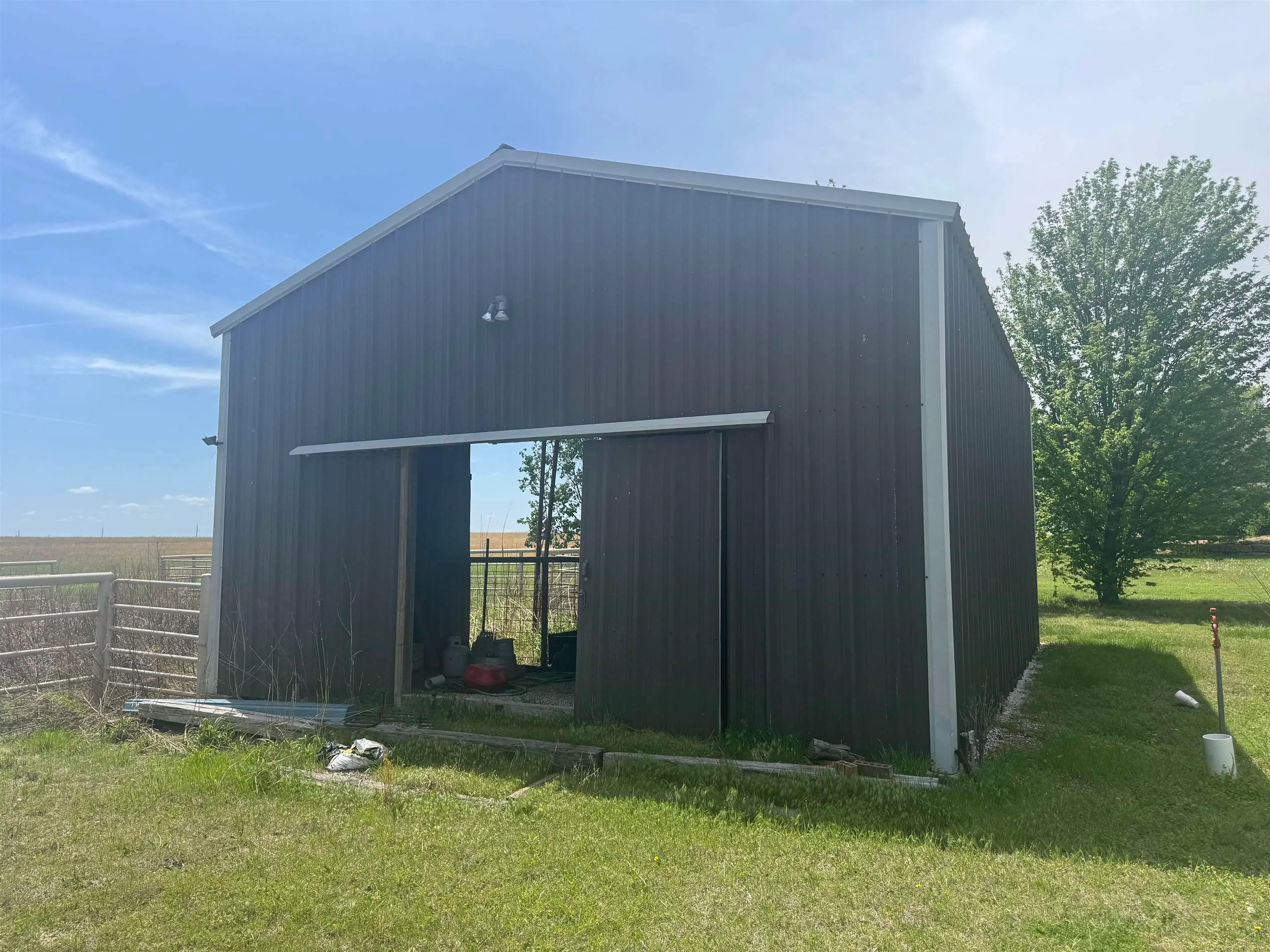 Winfield, Kansas 67156, United States, 3 Bedrooms Bedrooms, ,4 BathroomsBathrooms,Residential,Active,147147