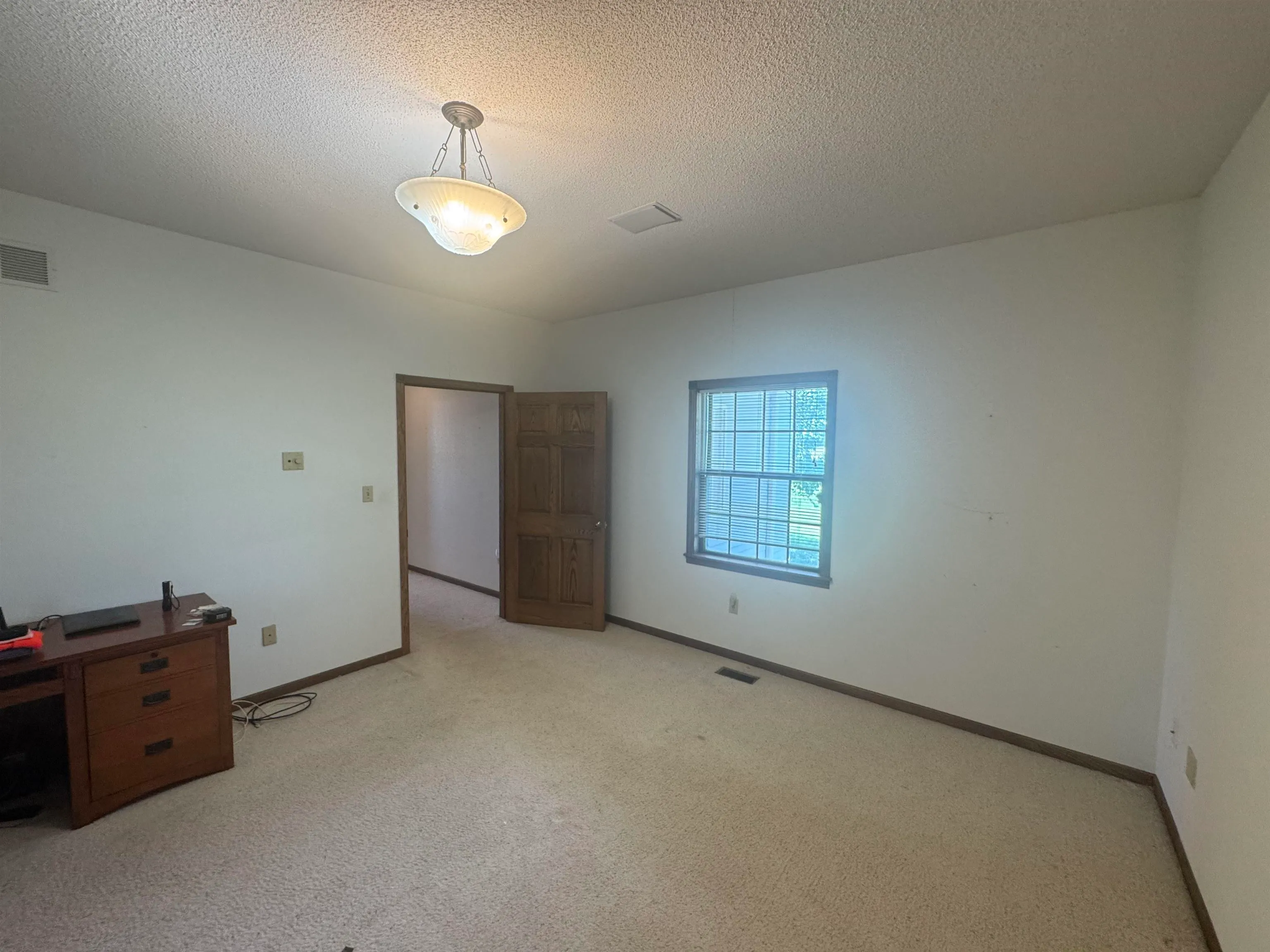 Winfield, Kansas 67156, United States, 3 Bedrooms Bedrooms, ,4 BathroomsBathrooms,Residential,Active,147147