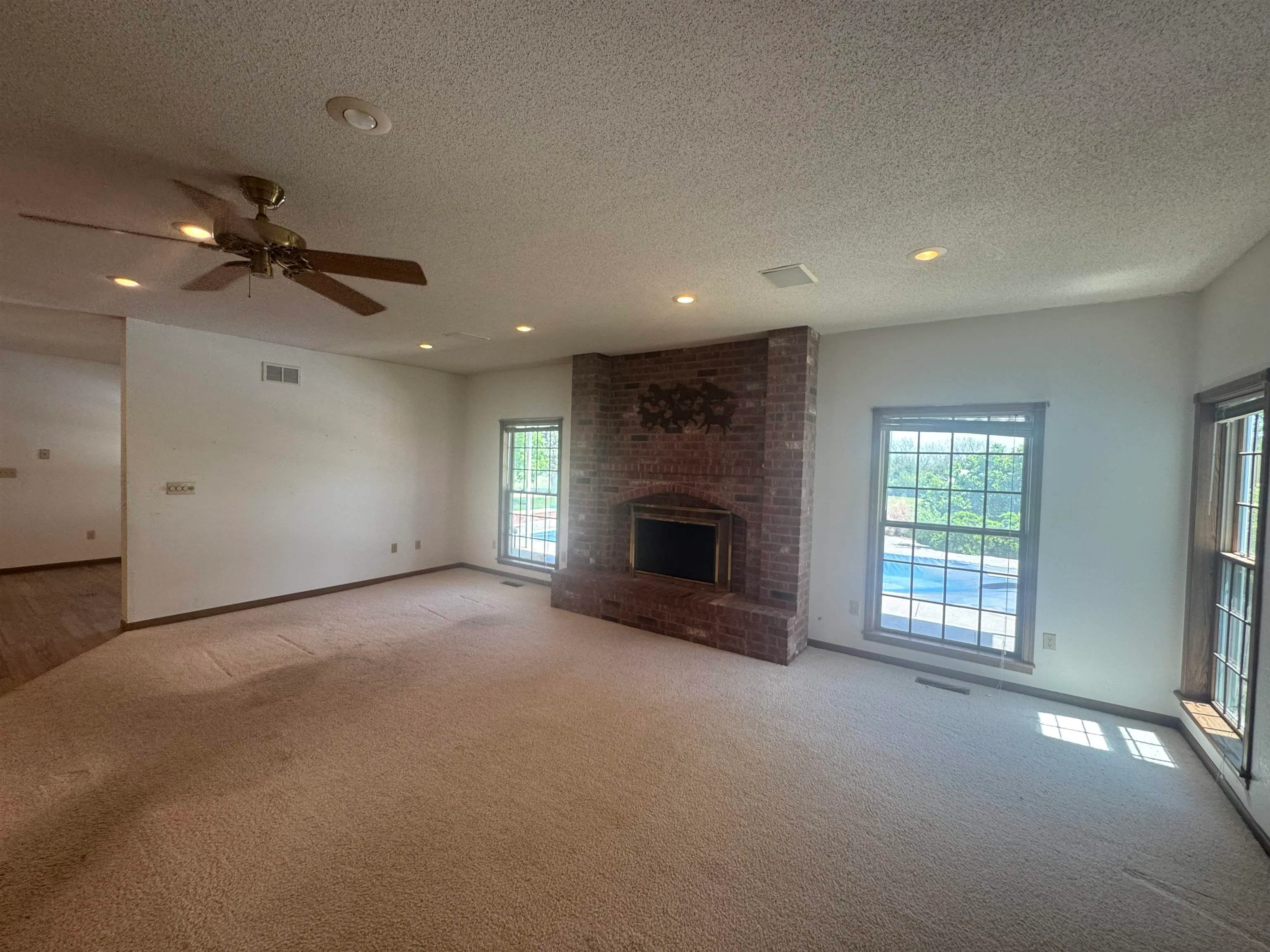 Winfield, Kansas 67156, United States, 3 Bedrooms Bedrooms, ,4 BathroomsBathrooms,Residential,Active,147147