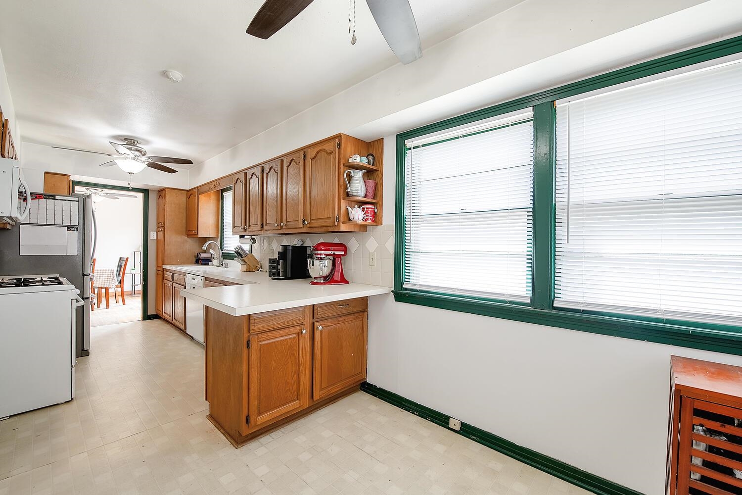 6011 E Oakwood Dr, Wichita, Kansas image 11