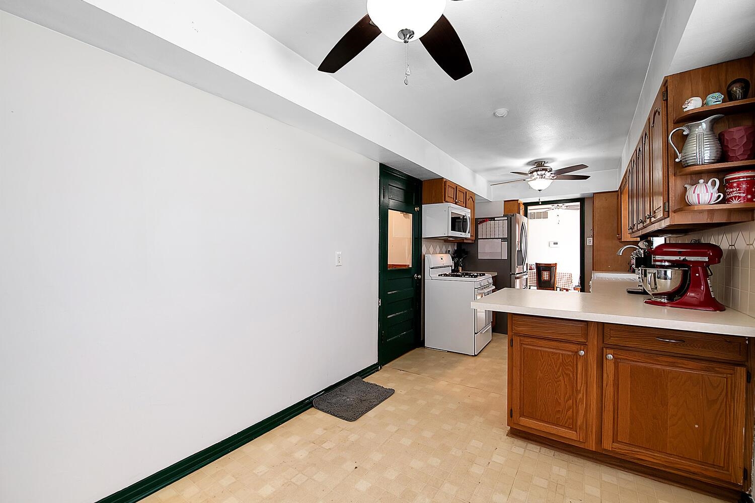 6011 E Oakwood Dr, Wichita, Kansas image 12