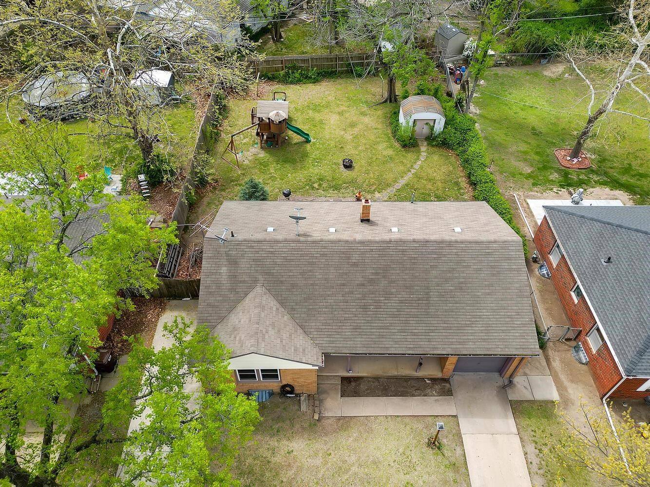 6011 E Oakwood Dr, Wichita, Kansas image 3