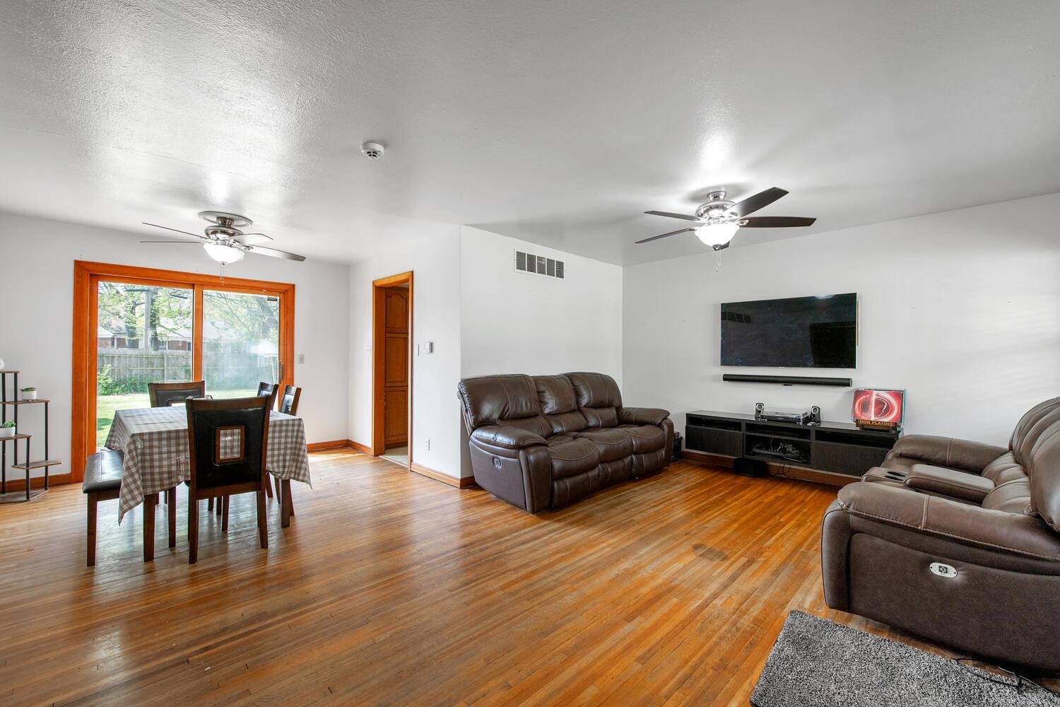 6011 E Oakwood Dr, Wichita, Kansas image 5