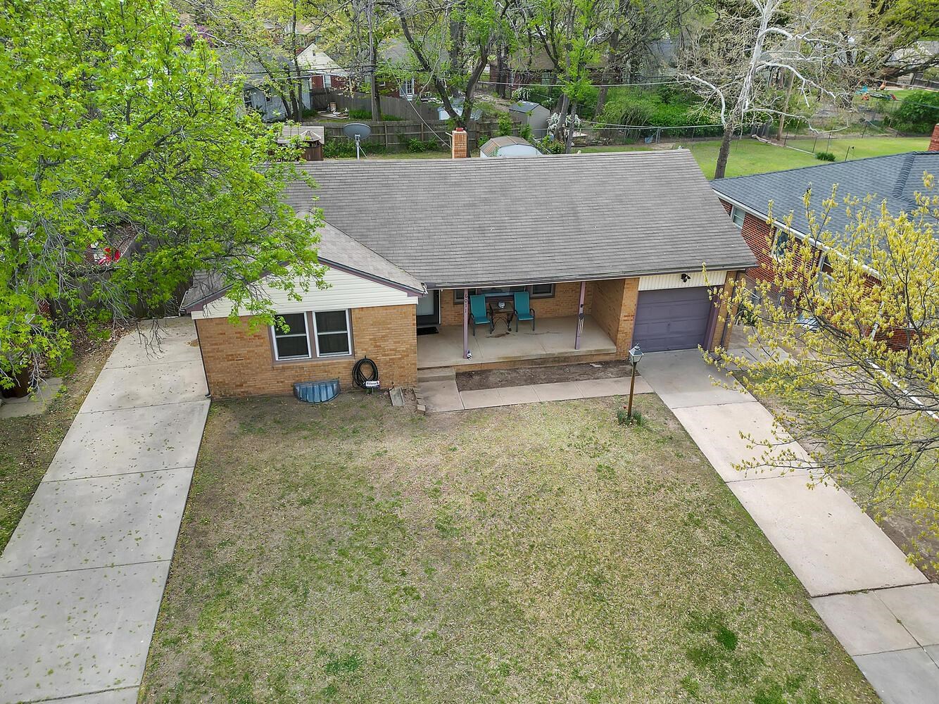6011 E Oakwood Dr, Wichita, Kansas image 2