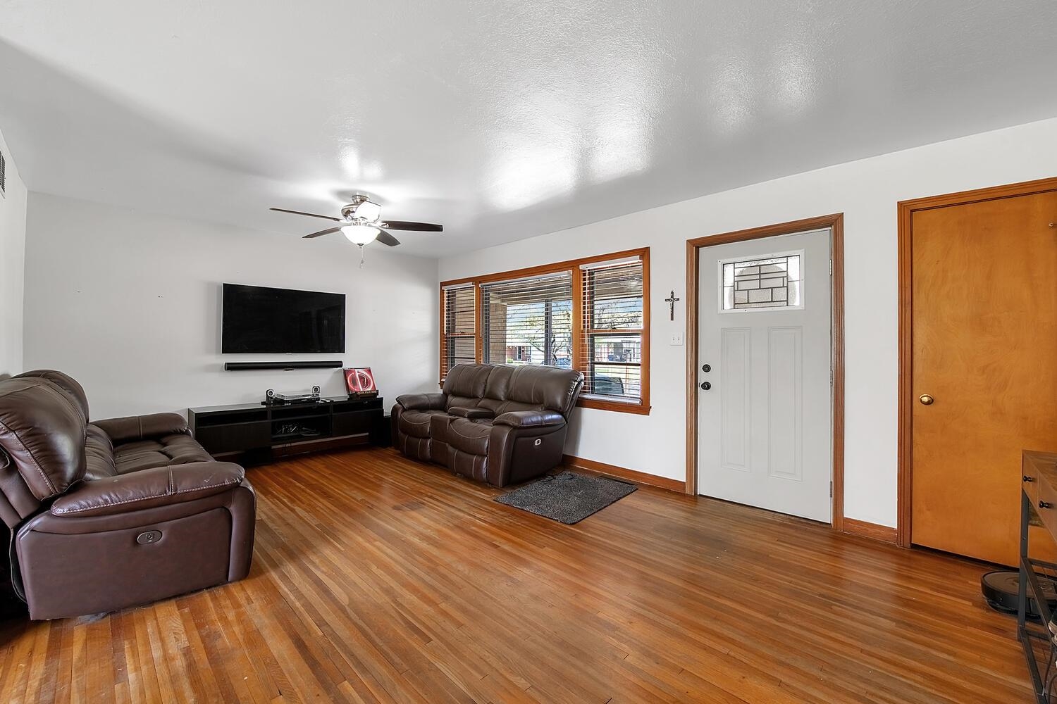 6011 E Oakwood Dr, Wichita, Kansas image 6