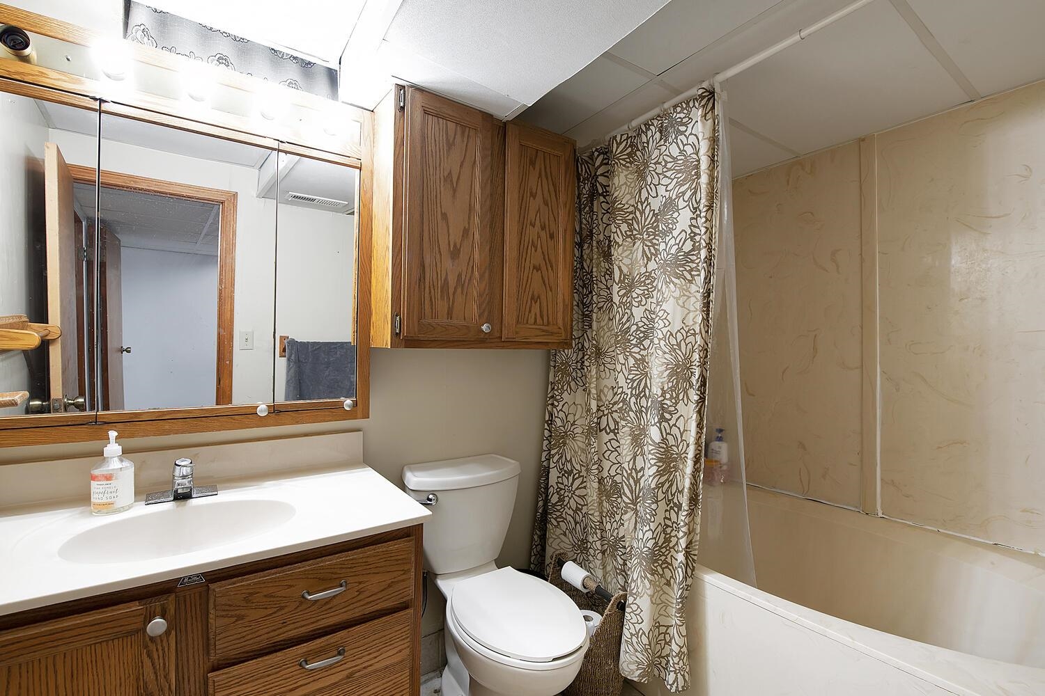 6011 E Oakwood Dr, Wichita, Kansas image 28
