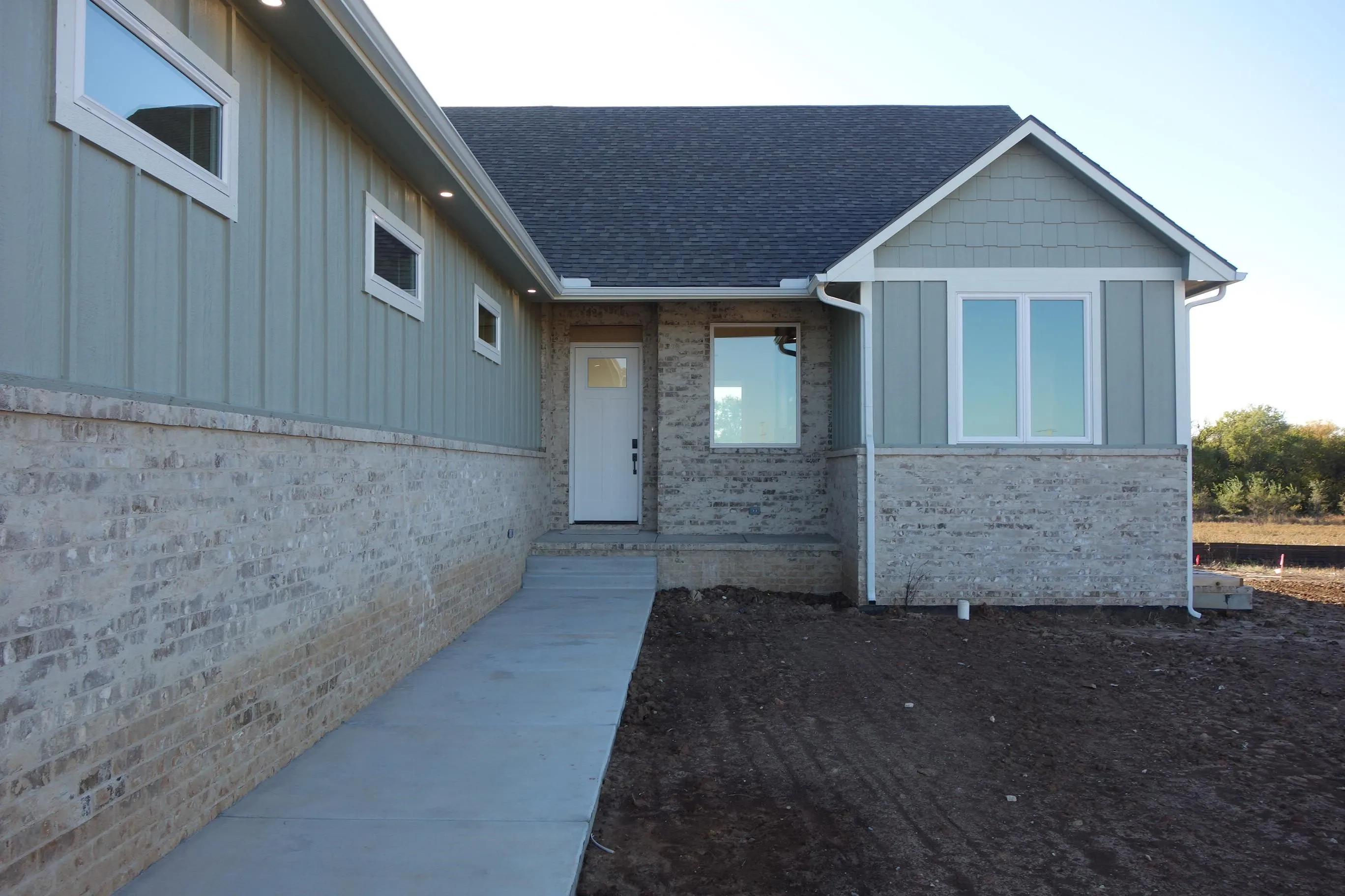 Mulvane, Kansas 67110, United States, 5 Bedrooms Bedrooms, ,4 BathroomsBathrooms,Residential,Pending,243004