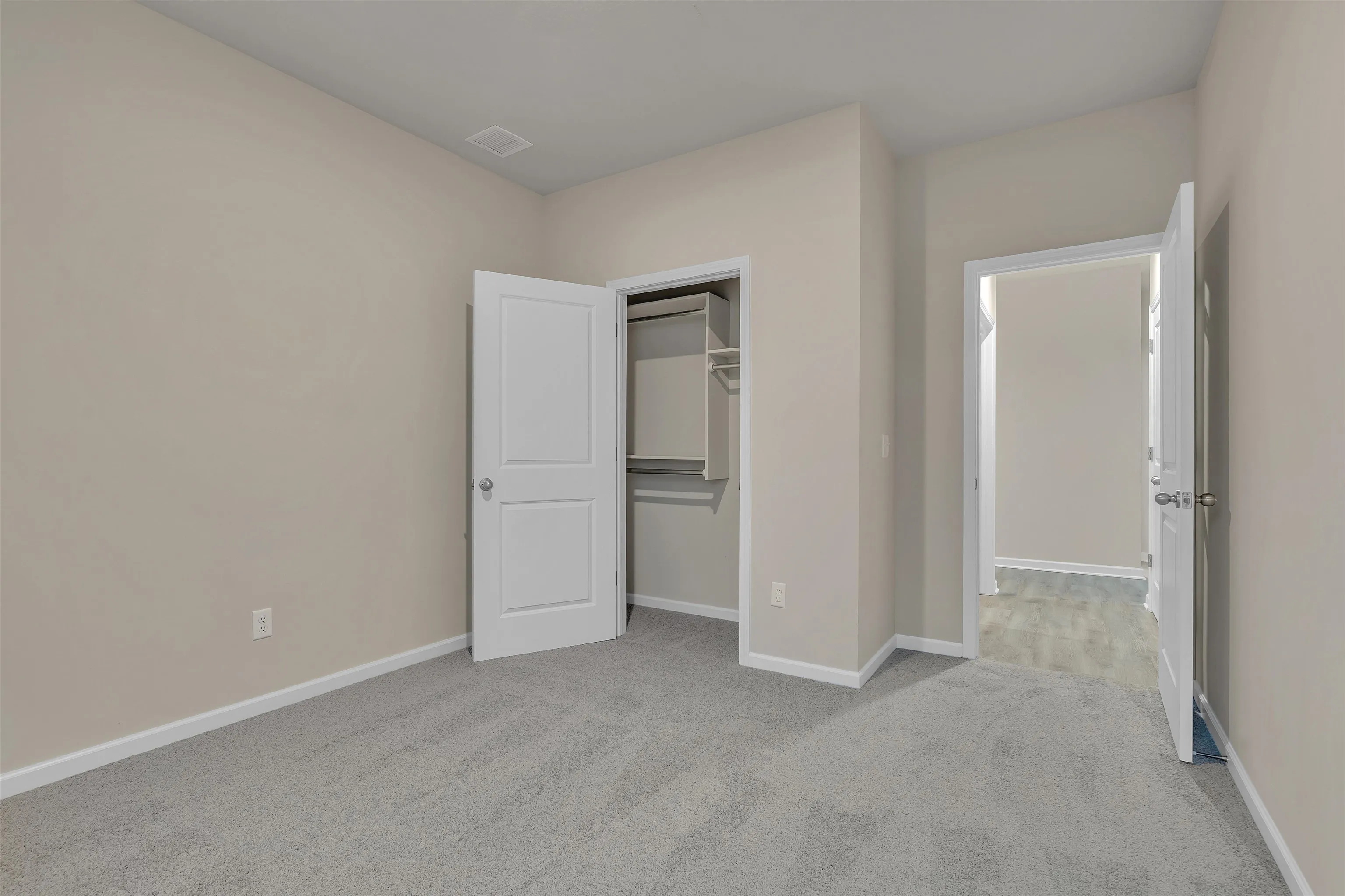 McPherson, Kansas 67460, United States, 4 Bedrooms Bedrooms, ,2 BathroomsBathrooms,Residential,Active,47209