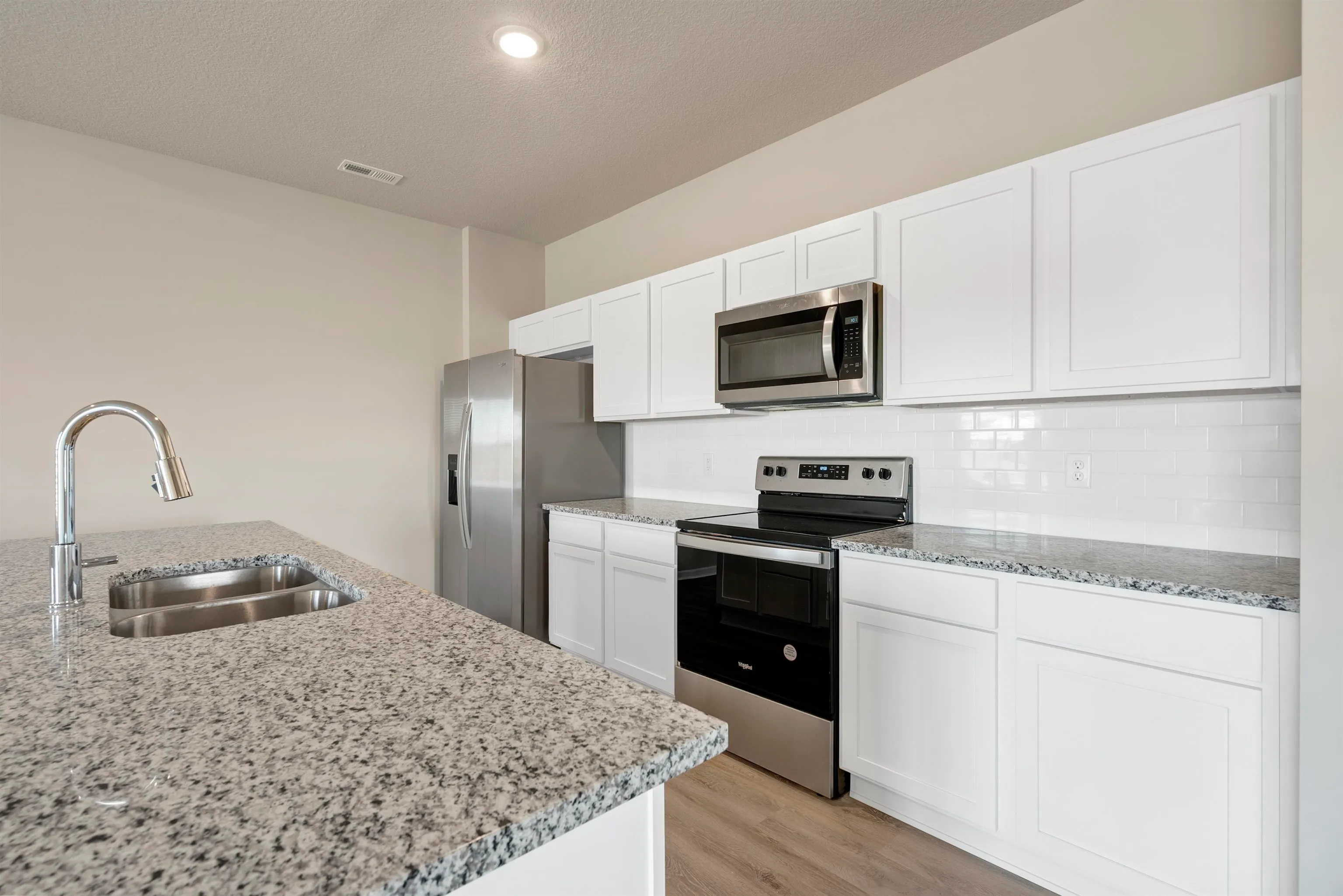 McPherson, Kansas 67460, United States, 4 Bedrooms Bedrooms, ,2 BathroomsBathrooms,Residential,Active,47209