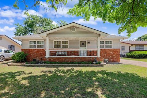 Homes For Sale - 2227 W Southgate St<br/> Sedgwick County, Wichita, KS 67217