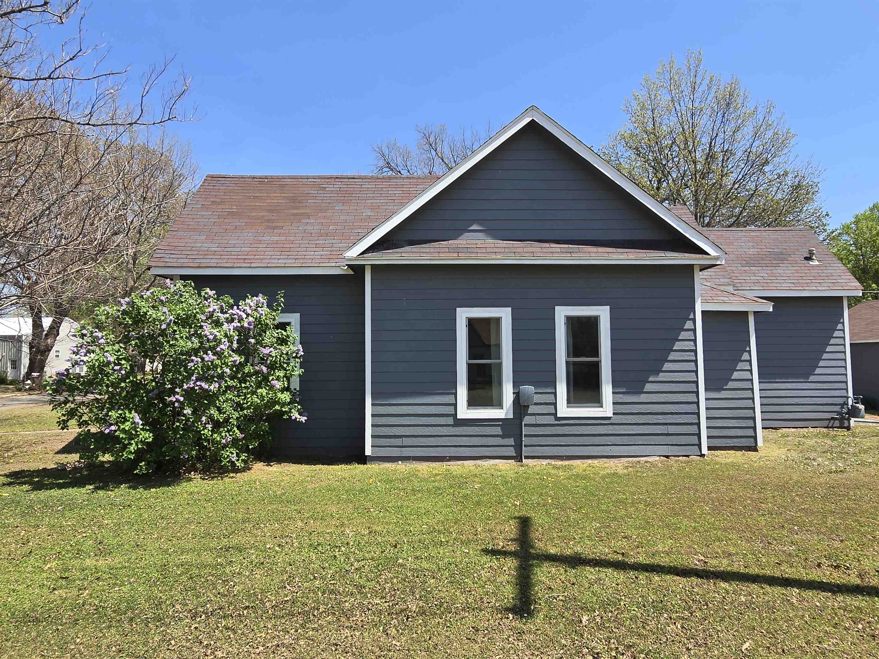 321 W 15th St, Harper, Kansas image 3