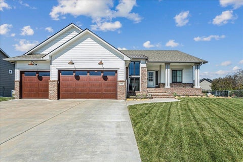 Homes For Sale - 744 S Glen Wood Ct<br/> Wichita, KS 67230