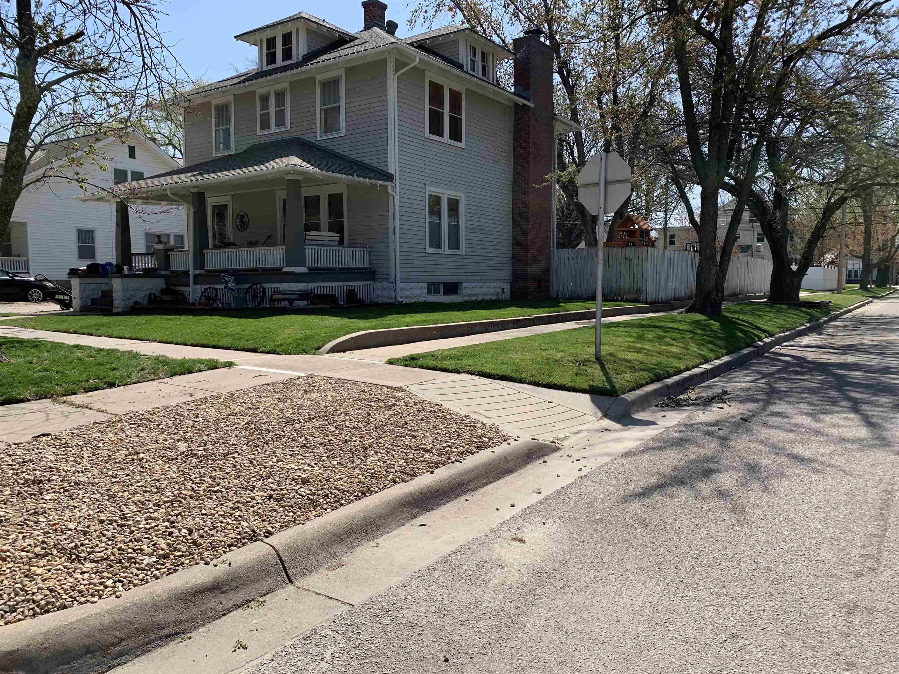 901 E 8th Ave, Winfield, Kansas image 1