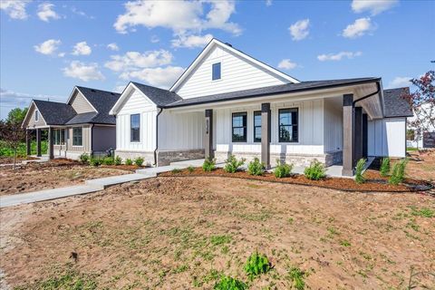 Townhouse For Sale - 13807 W Barn Owl St<br/> Sedgwick County, Wichita, KS 67235
