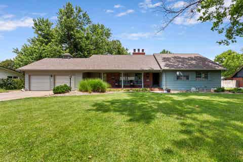 Homes For Sale - 910 W 4th St<br/> Halstead, KS 67056