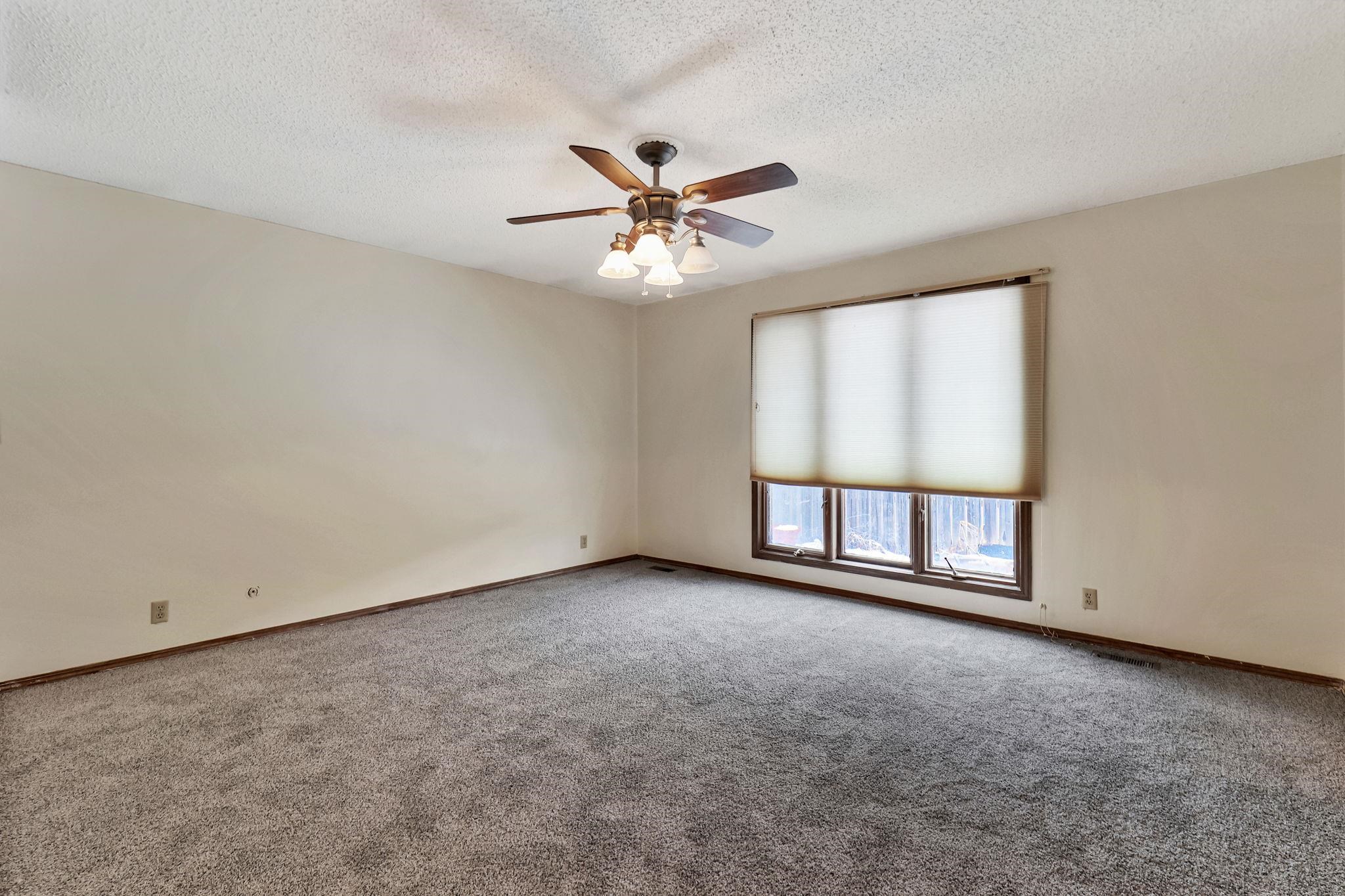 Valley Center, Kansas 67147, United States, 5 Bedrooms Bedrooms, ,3 BathroomsBathrooms,Residential,Pending,67387