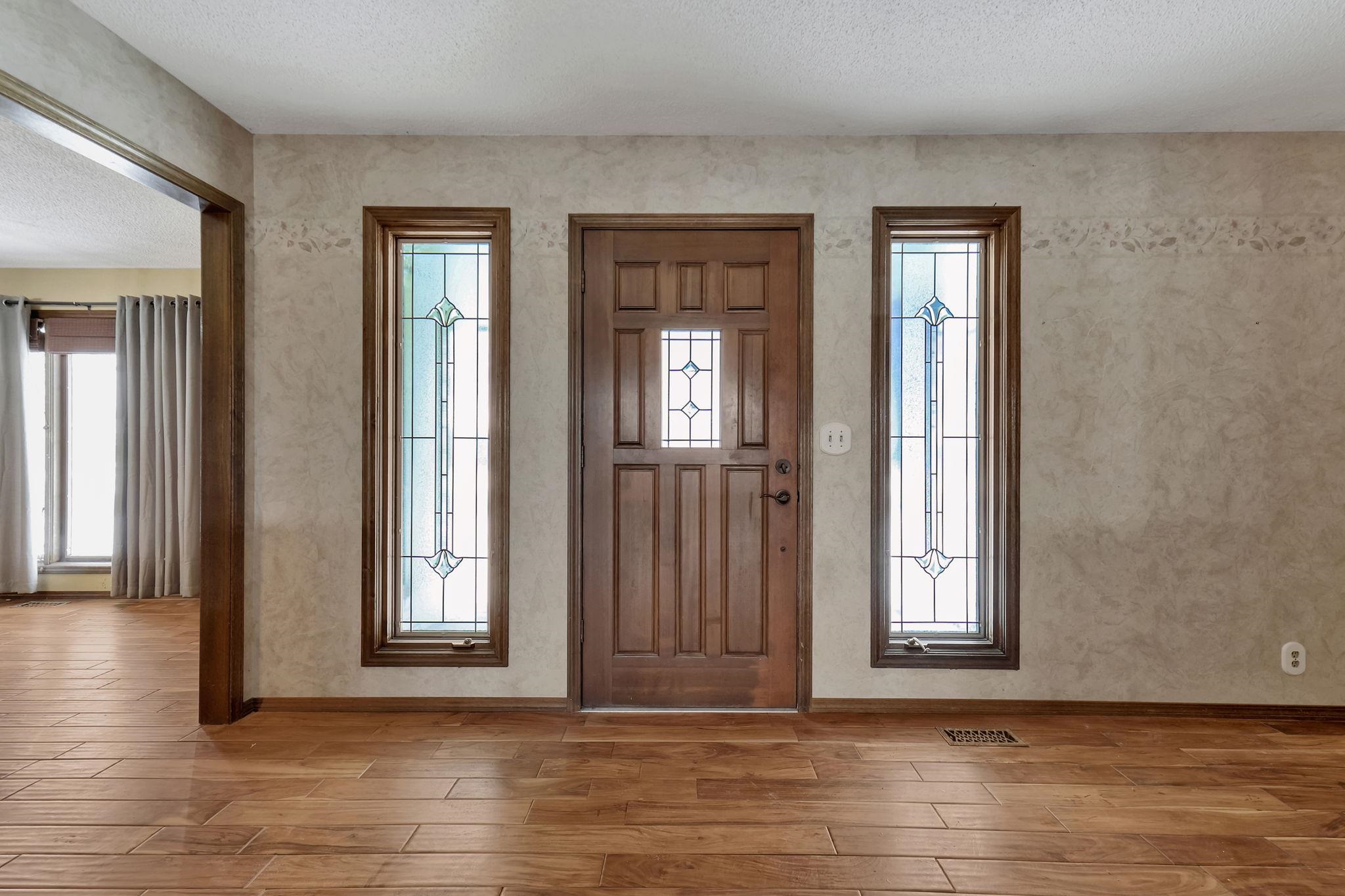 Valley Center, Kansas 67147, United States, 5 Bedrooms Bedrooms, ,3 BathroomsBathrooms,Residential,Pending,67387