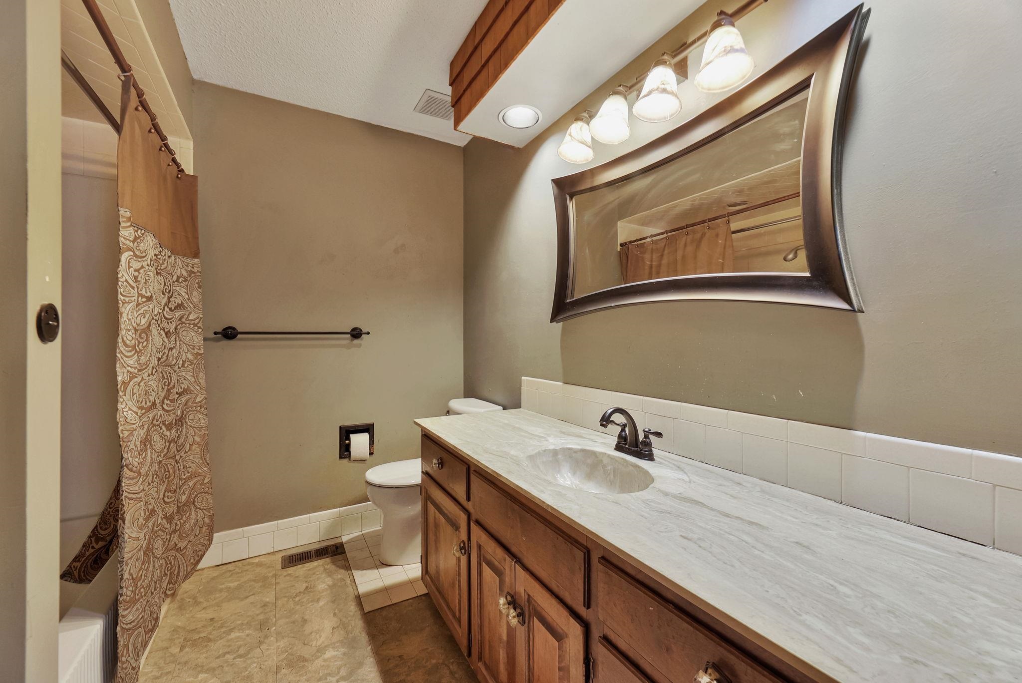 Valley Center, Kansas 67147, United States, 5 Bedrooms Bedrooms, ,3 BathroomsBathrooms,Residential,Pending,67387