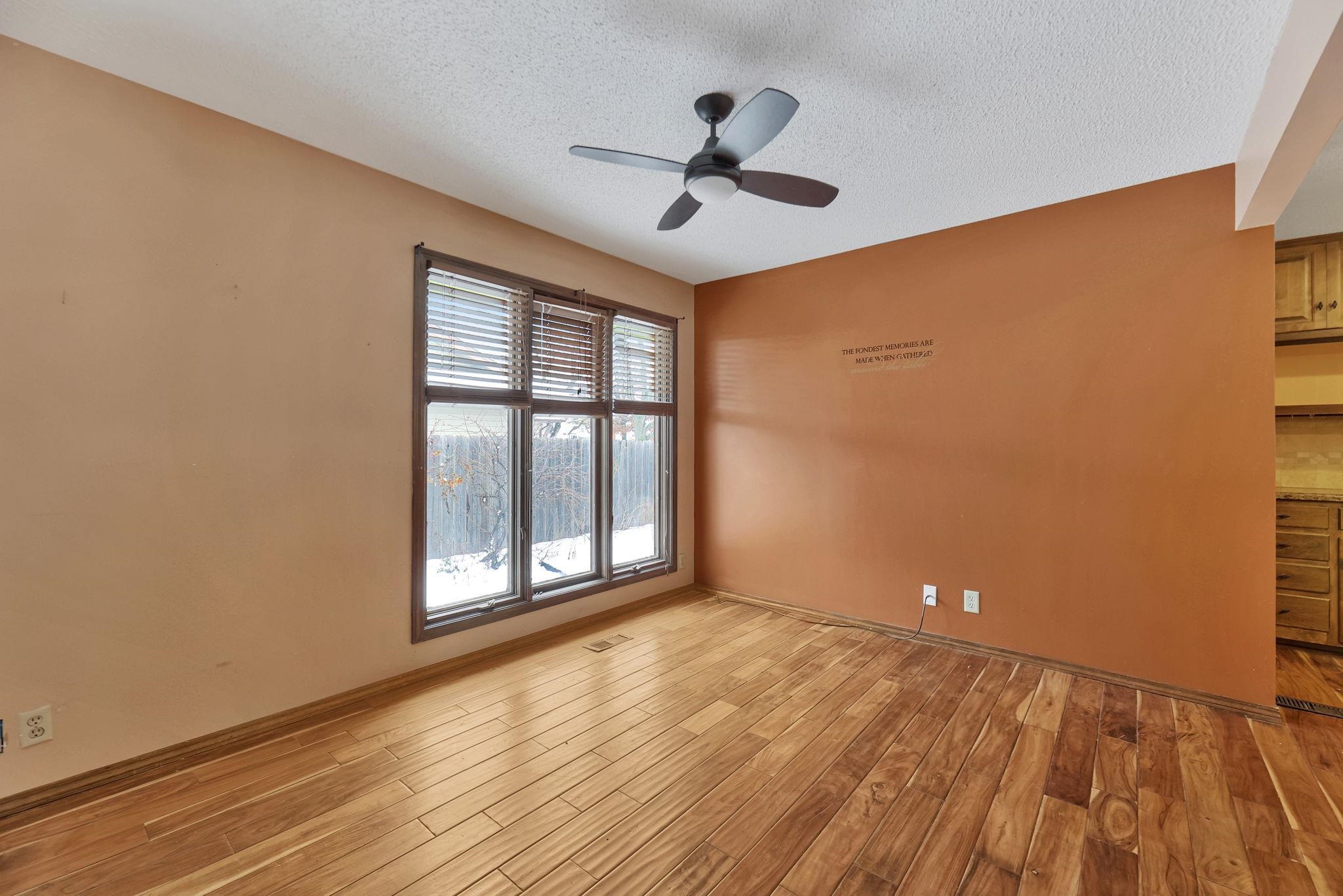 Valley Center, Kansas 67147, United States, 5 Bedrooms Bedrooms, ,3 BathroomsBathrooms,Residential,Pending,67387