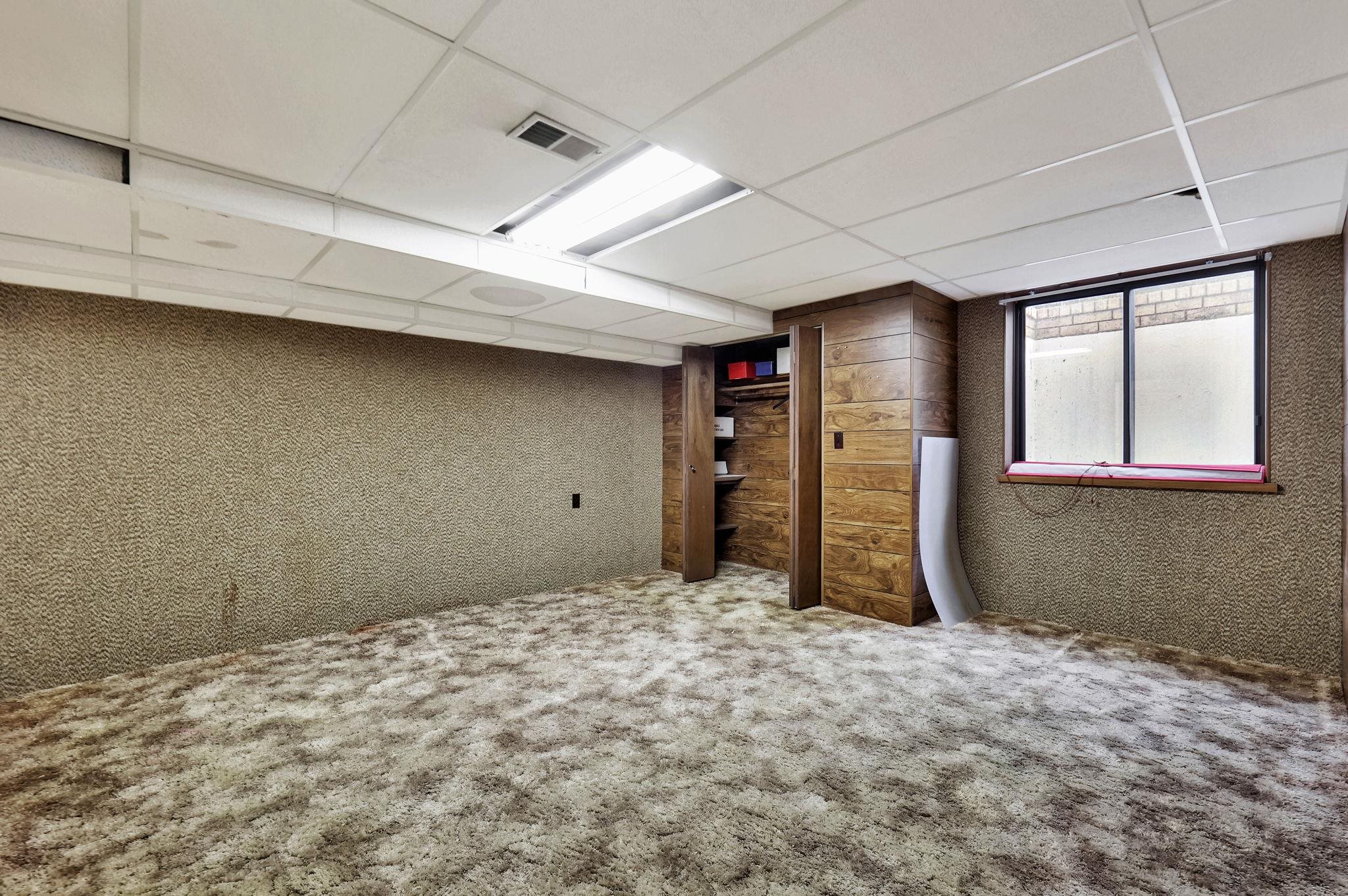 Valley Center, Kansas 67147, United States, 5 Bedrooms Bedrooms, ,3 BathroomsBathrooms,Residential,Pending,67387