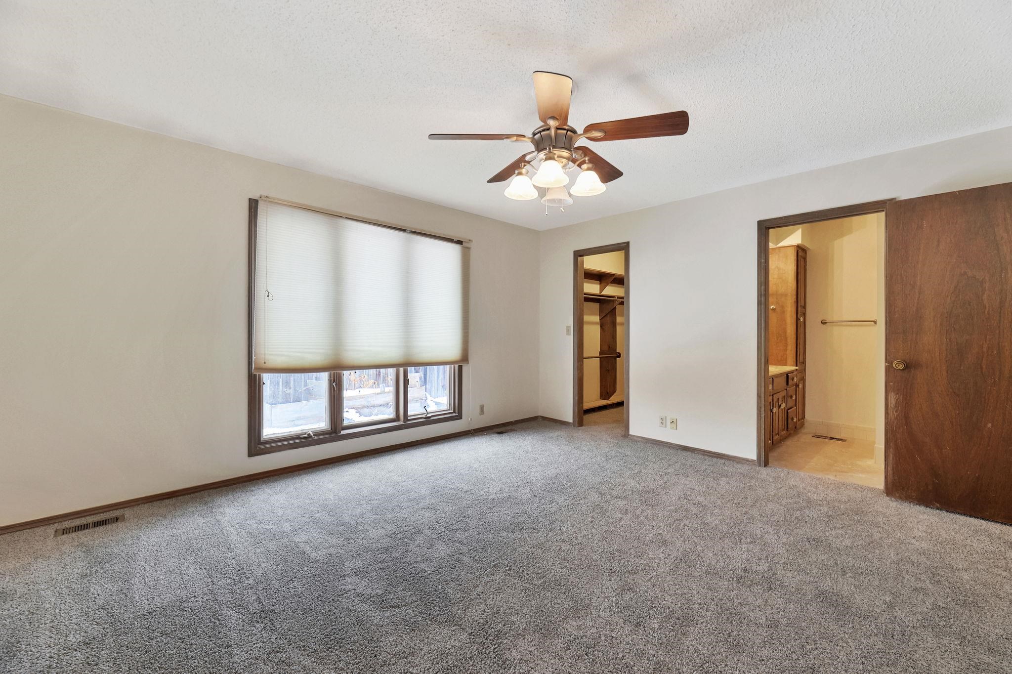 Valley Center, Kansas 67147, United States, 5 Bedrooms Bedrooms, ,3 BathroomsBathrooms,Residential,Pending,67387