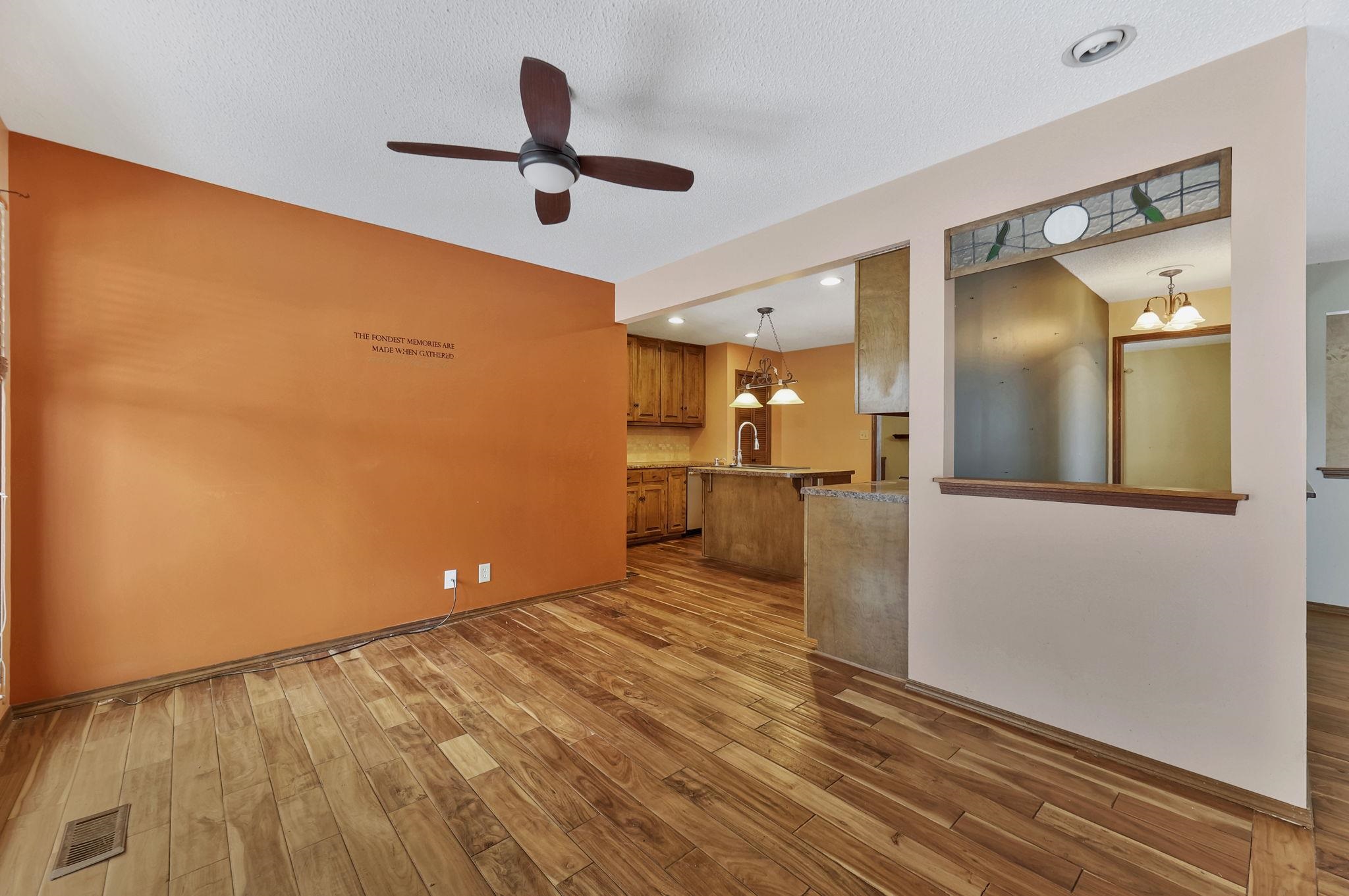 Valley Center, Kansas 67147, United States, 5 Bedrooms Bedrooms, ,3 BathroomsBathrooms,Residential,Pending,67387