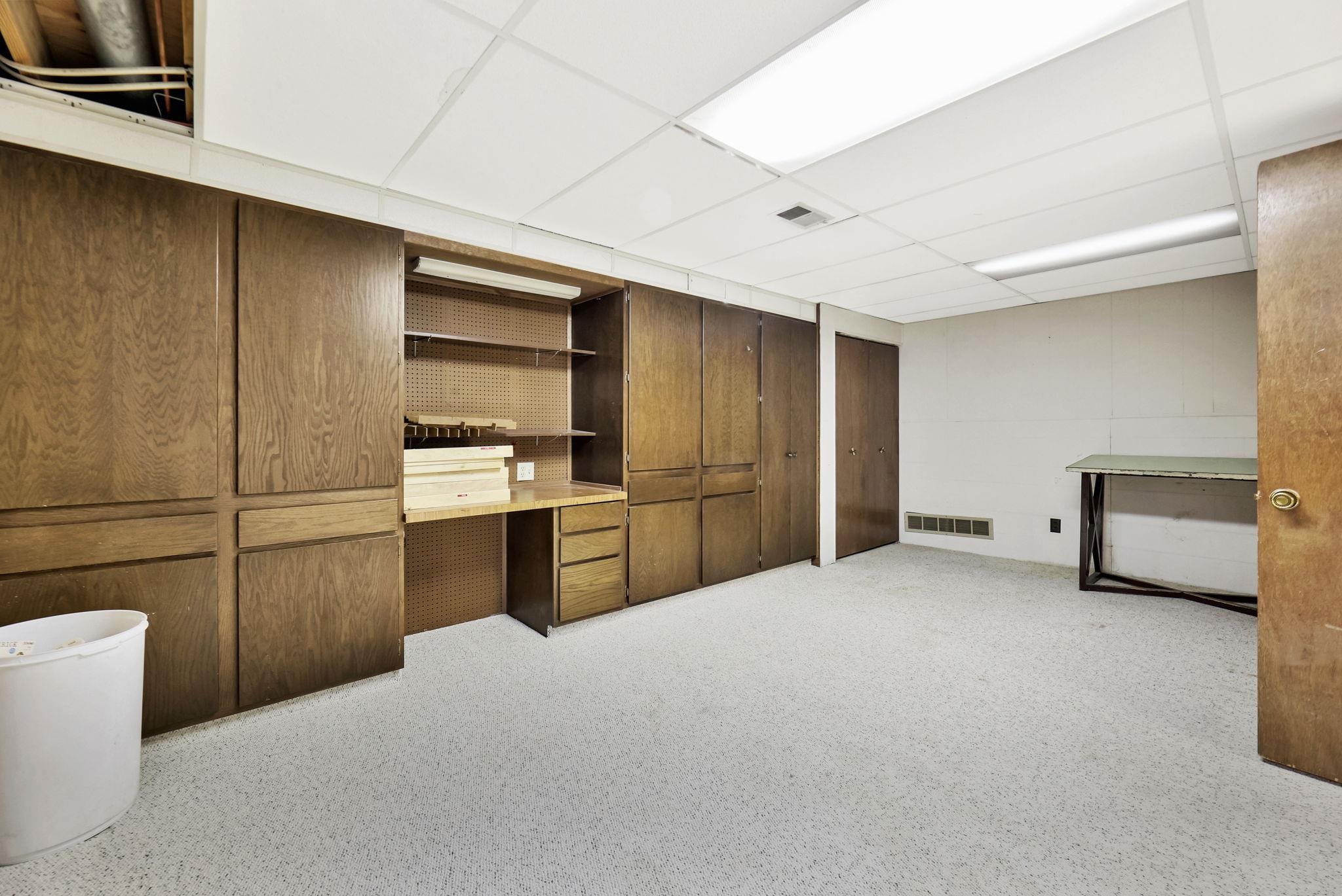 Valley Center, Kansas 67147, United States, 5 Bedrooms Bedrooms, ,3 BathroomsBathrooms,Residential,Pending,67387