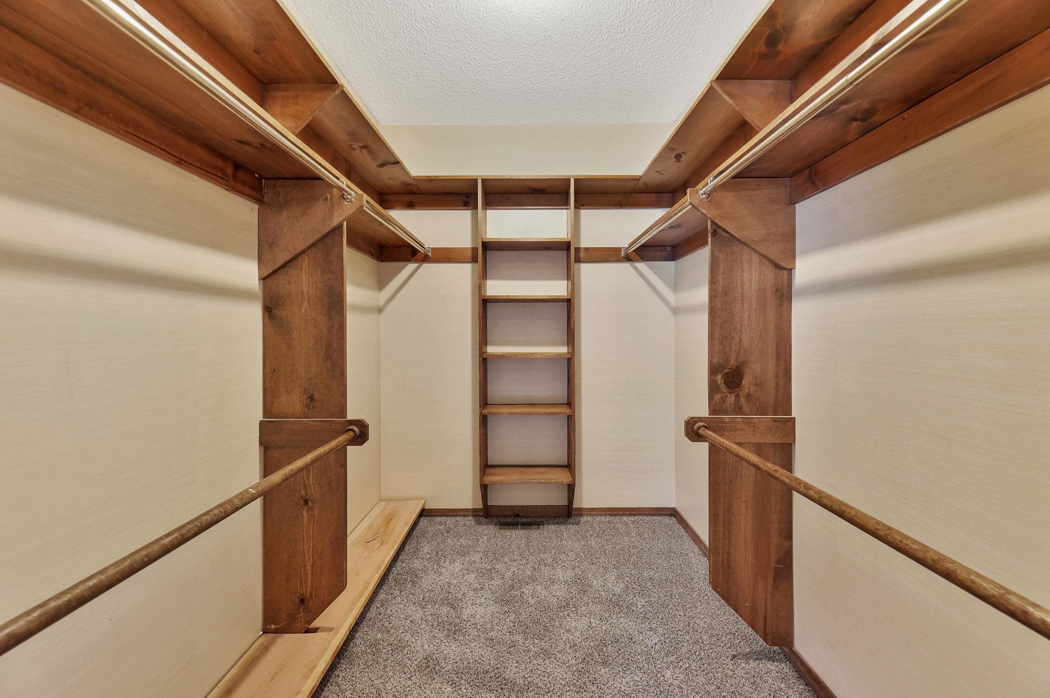 Valley Center, Kansas 67147, United States, 5 Bedrooms Bedrooms, ,3 BathroomsBathrooms,Residential,Pending,67387