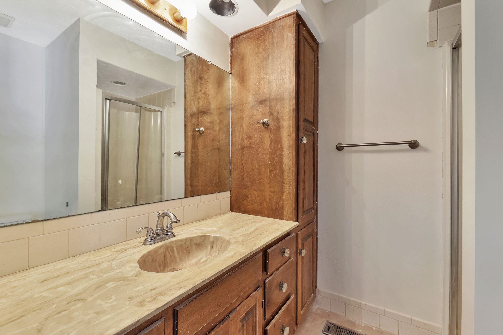 Valley Center, Kansas 67147, United States, 5 Bedrooms Bedrooms, ,3 BathroomsBathrooms,Residential,Pending,67387