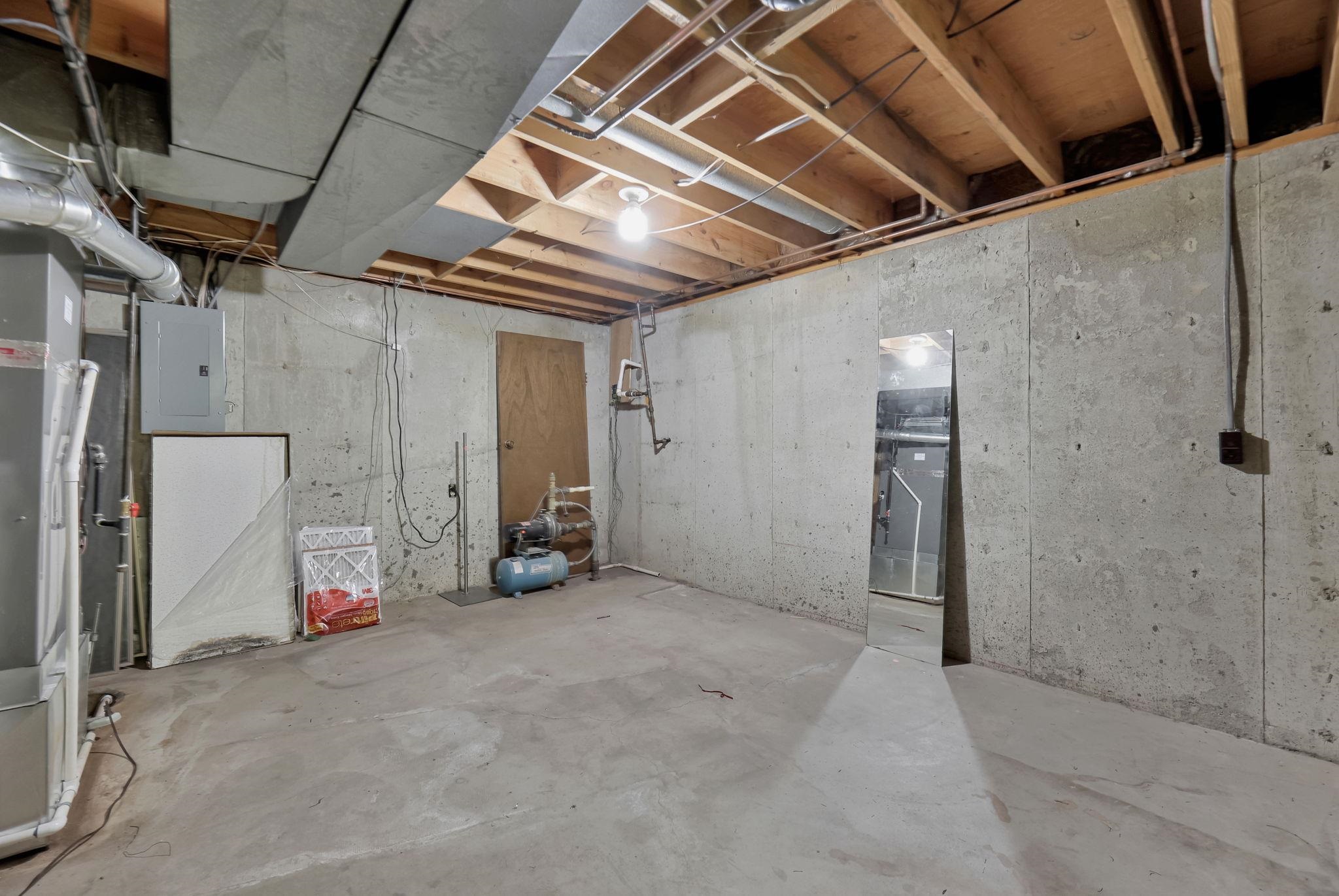 Valley Center, Kansas 67147, United States, 5 Bedrooms Bedrooms, ,3 BathroomsBathrooms,Residential,Pending,67387