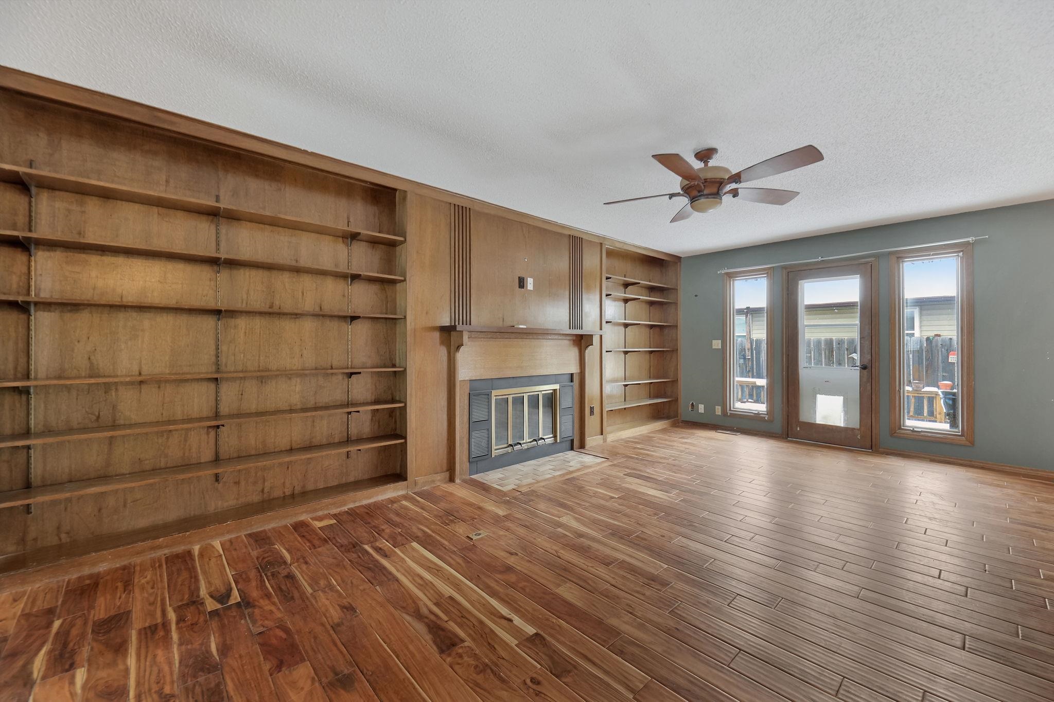 Valley Center, Kansas 67147, United States, 5 Bedrooms Bedrooms, ,3 BathroomsBathrooms,Residential,Pending,67387