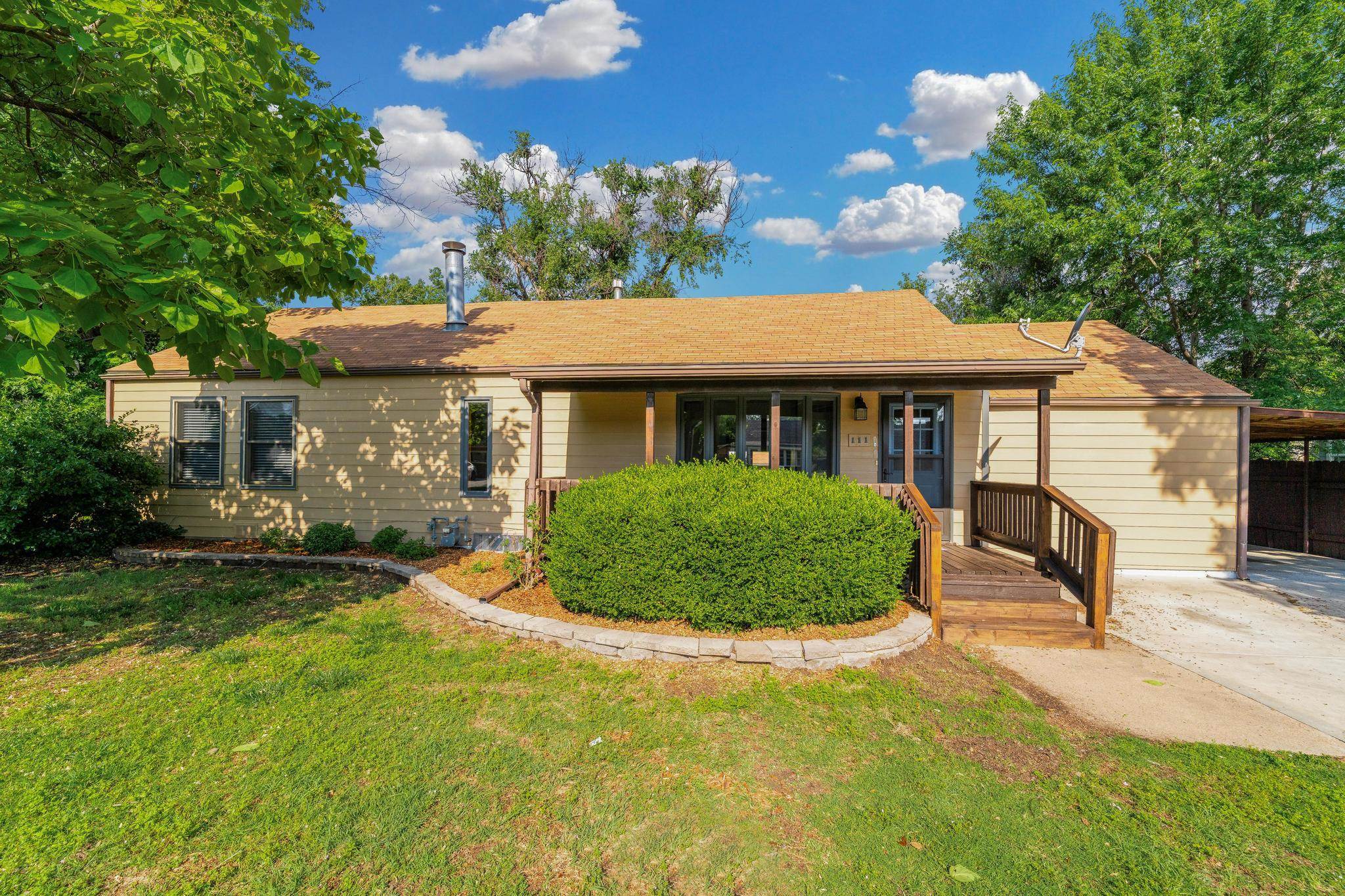 111 S Tracy St, Wichita, Kansas image 2