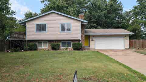 Homes For Sale - 1609 N Main St<br/> Butler County, Rose Hill, KS 67133