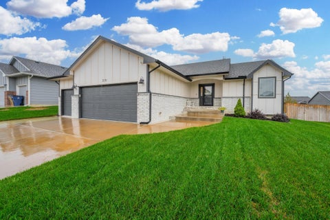 Homes For Sale - 2311 S Chateau St<br/> Wichita, KS 67207