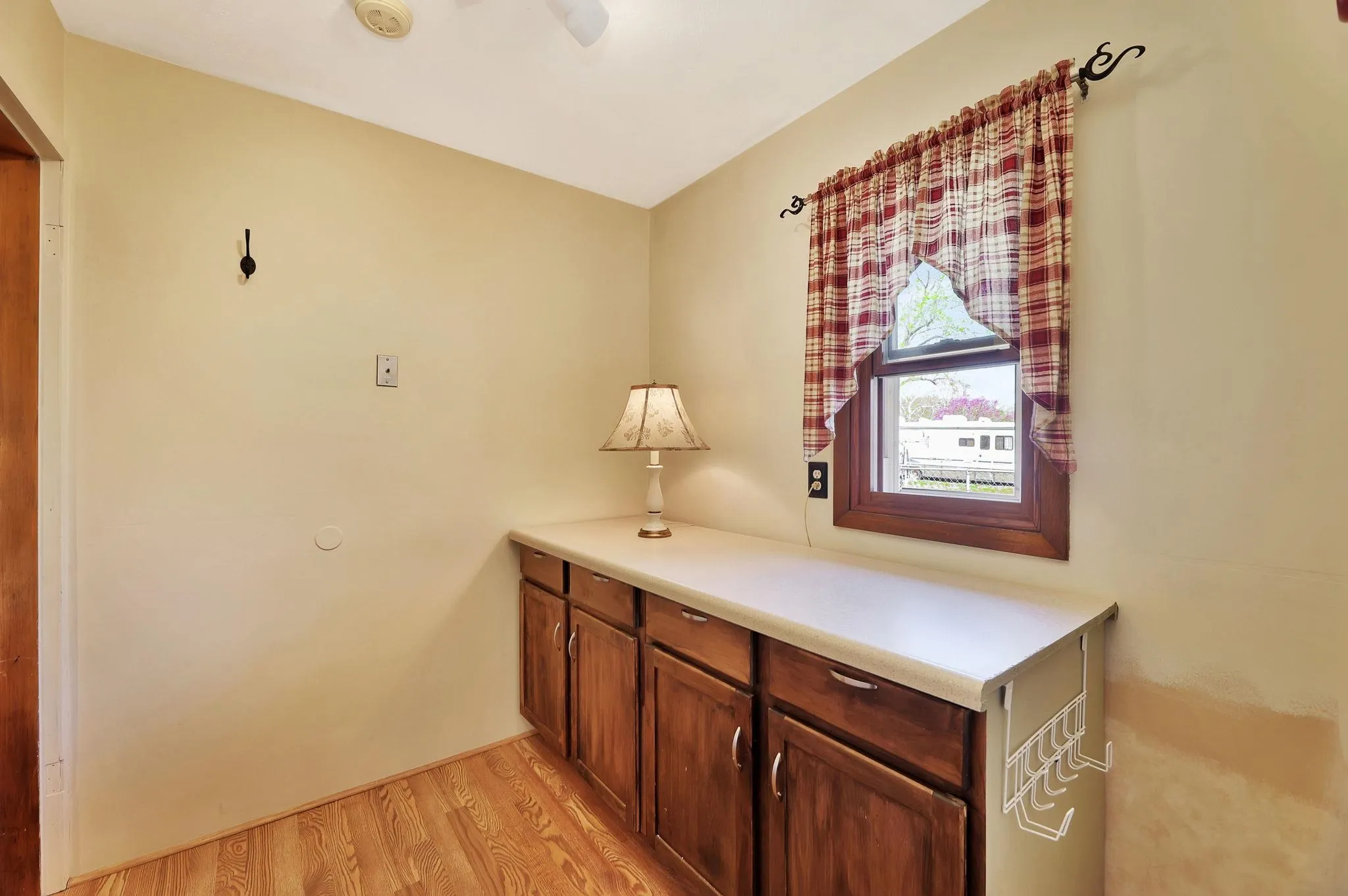 Wichita, Kansas 67203, United States, 3 Bedrooms Bedrooms, ,3 BathroomsBathrooms,Residential,Pending,102644