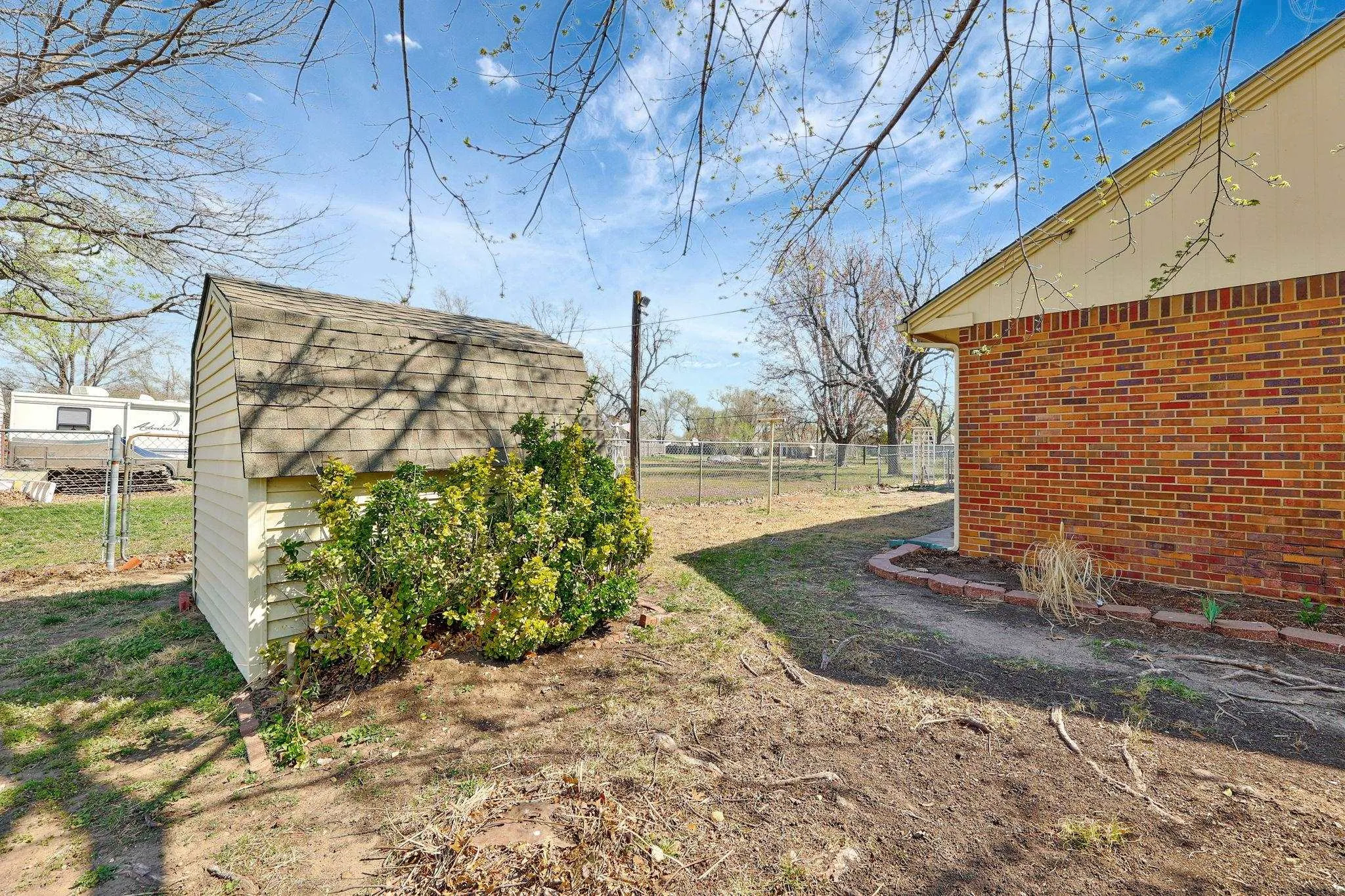 Wichita, Kansas 67203, United States, 3 Bedrooms Bedrooms, ,3 BathroomsBathrooms,Residential,Pending,102644