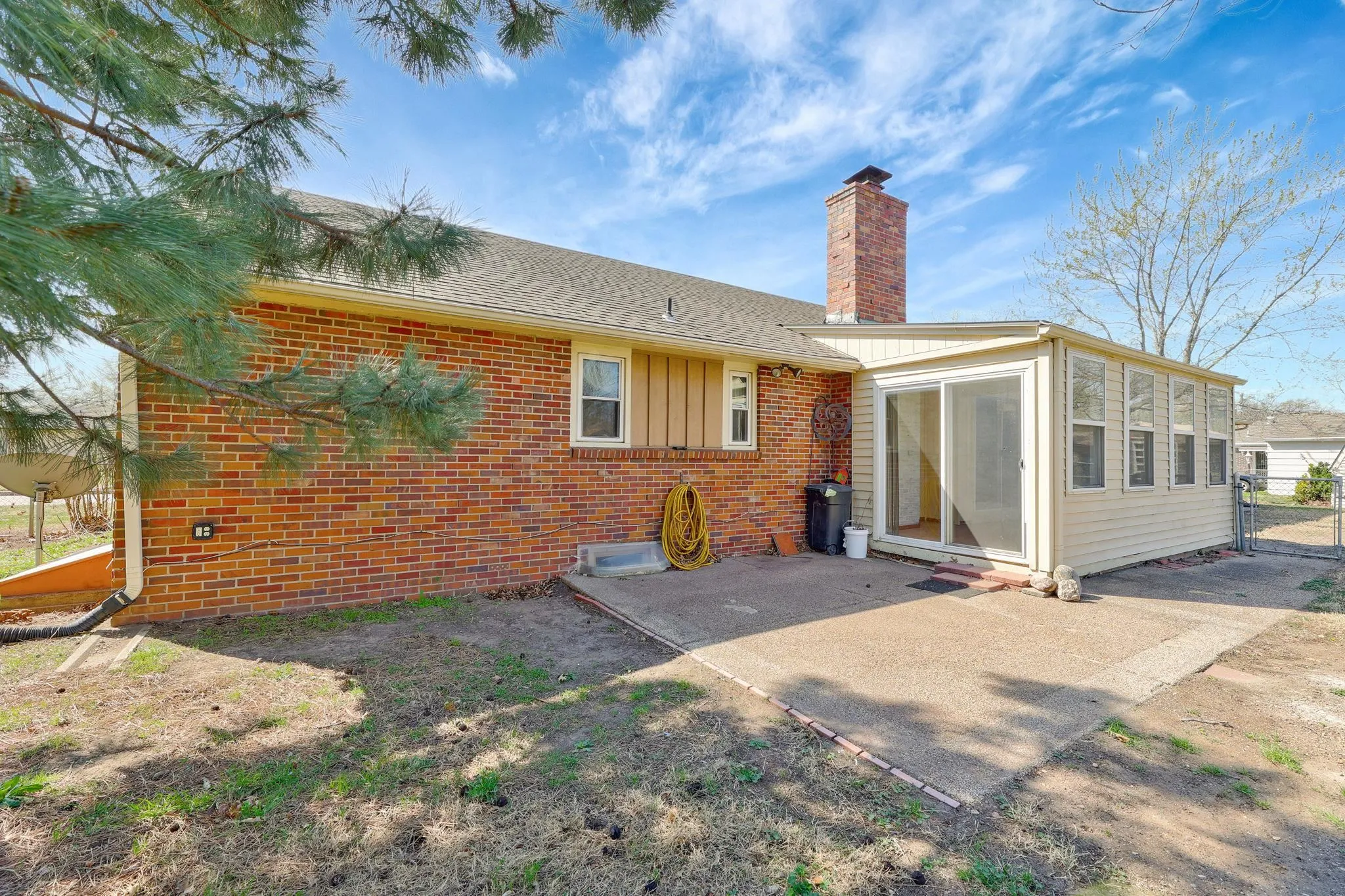 Wichita, Kansas 67203, United States, 3 Bedrooms Bedrooms, ,3 BathroomsBathrooms,Residential,Pending,102644