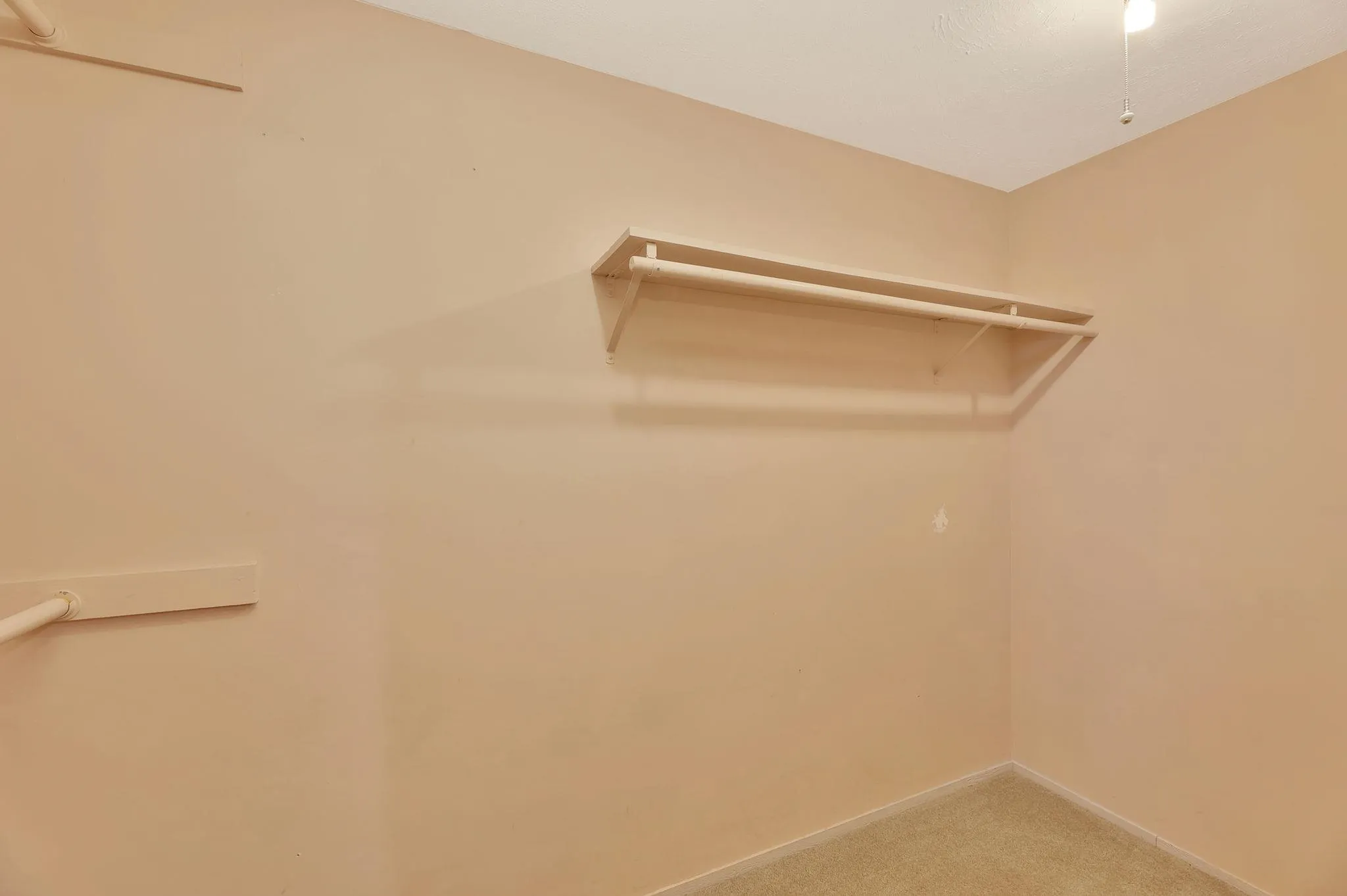 Wichita, Kansas 67203, United States, 3 Bedrooms Bedrooms, ,3 BathroomsBathrooms,Residential,Pending,102644