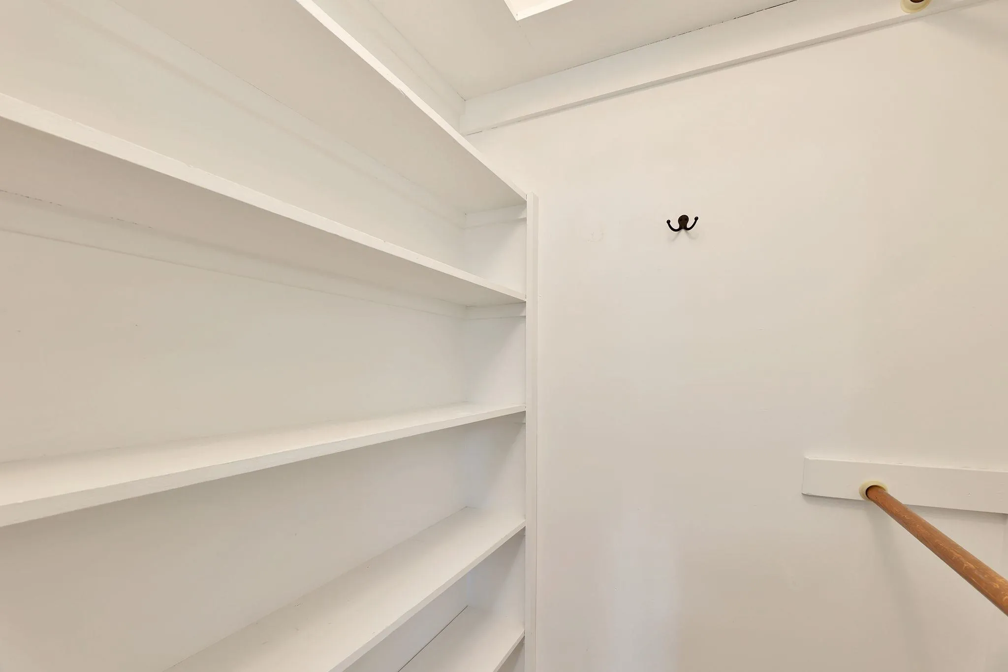 Wichita, Kansas 67203, United States, 3 Bedrooms Bedrooms, ,3 BathroomsBathrooms,Residential,Pending,102644