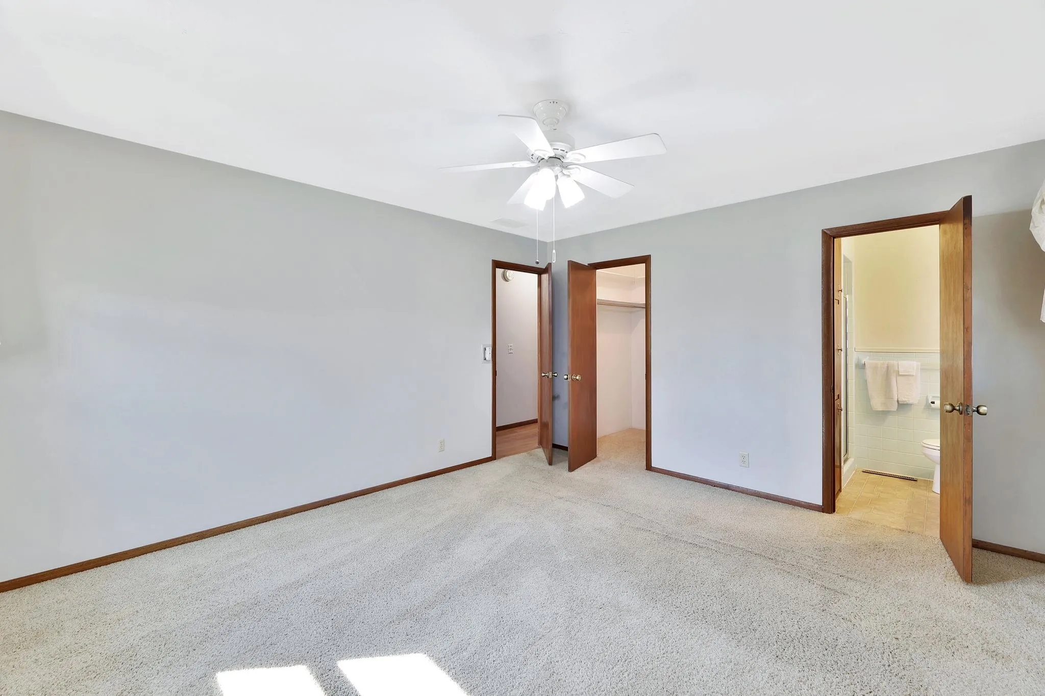 Wichita, Kansas 67203, United States, 3 Bedrooms Bedrooms, ,3 BathroomsBathrooms,Residential,Pending,102644