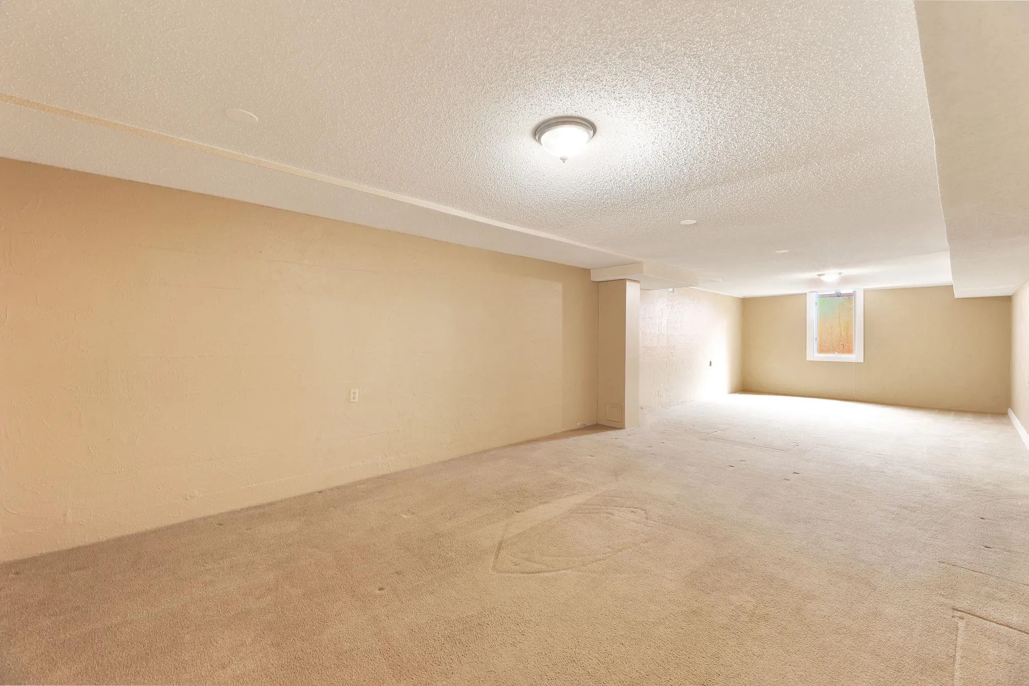 Wichita, Kansas 67203, United States, 3 Bedrooms Bedrooms, ,3 BathroomsBathrooms,Residential,Pending,102644