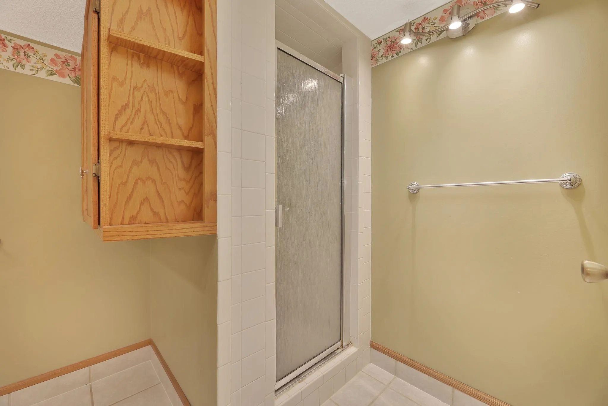 Wichita, Kansas 67203, United States, 3 Bedrooms Bedrooms, ,3 BathroomsBathrooms,Residential,Pending,102644