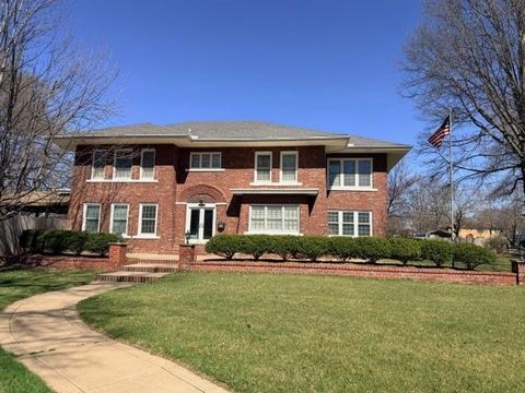 Photo of 1316 E 10th Ave, Winfield, KS 67156 (MLS # 669333)