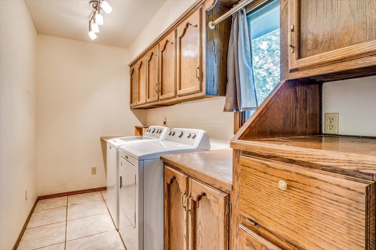 Derby, Kansas 67037, United States, 3 Bedrooms Bedrooms, ,3 BathroomsBathrooms,Residential,Pending,56792