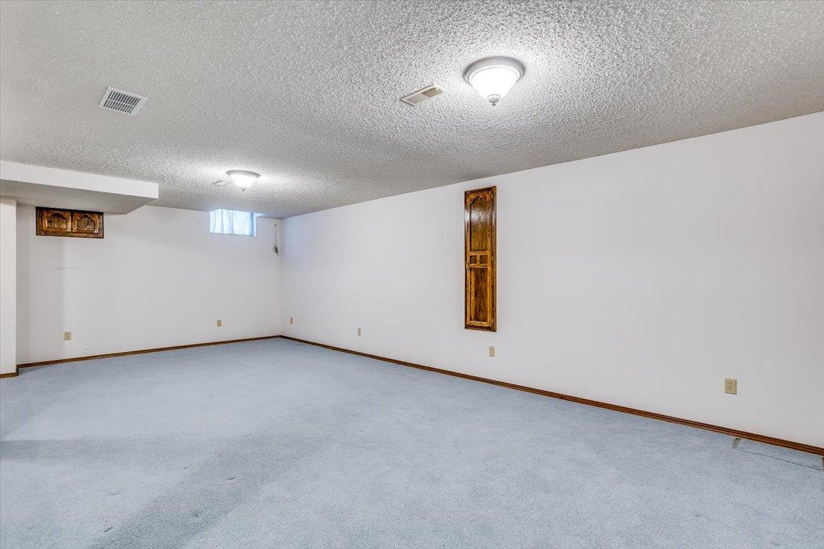 Derby, Kansas 67037, United States, 3 Bedrooms Bedrooms, ,3 BathroomsBathrooms,Residential,Pending,56792