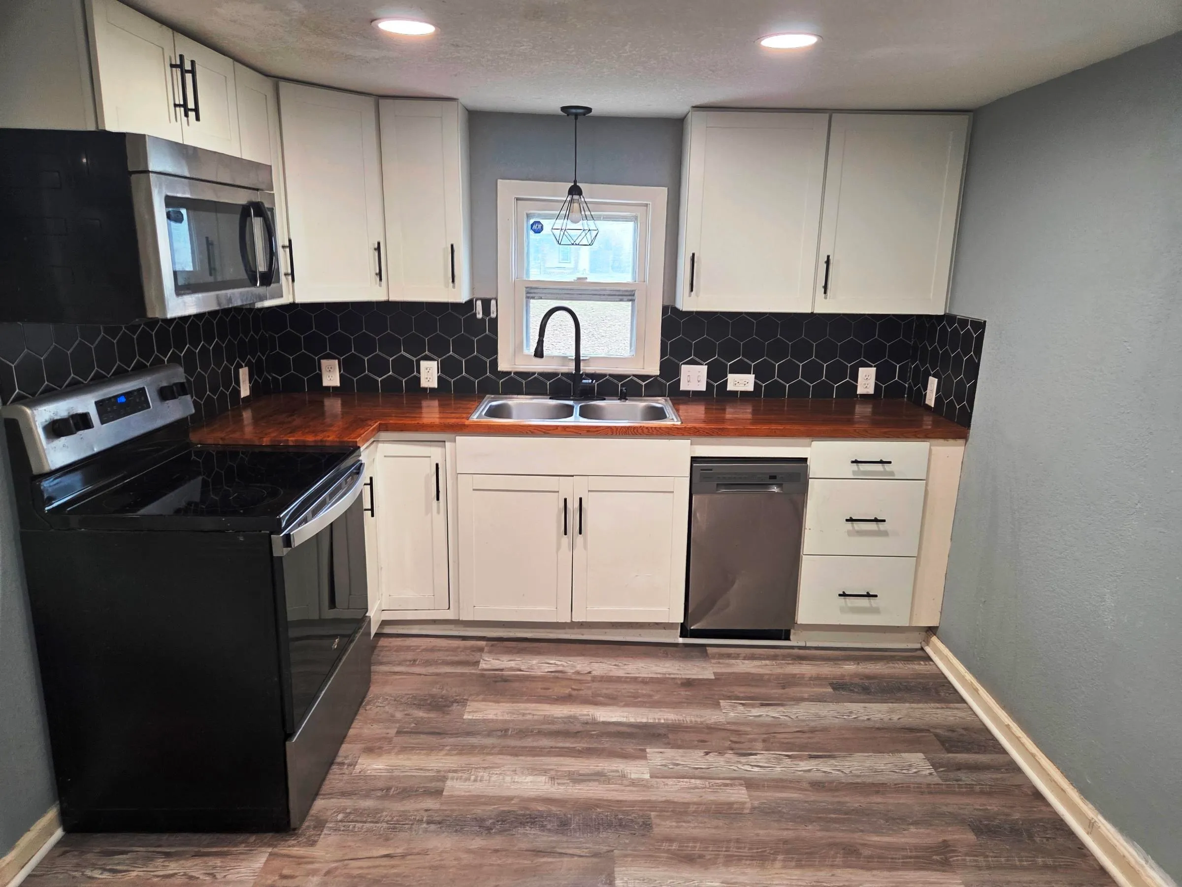 Wichita, Kansas 67213, United States, 3 Bedrooms Bedrooms, ,2 BathroomsBathrooms,Residential,Active,255263