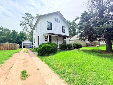 Homes For Sale - 212 N Oakdale Ave<br/> Salina, KS 67401