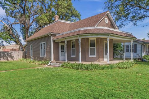 Homes For Sale - 110 E Main St<br/> Haven, KS 67543